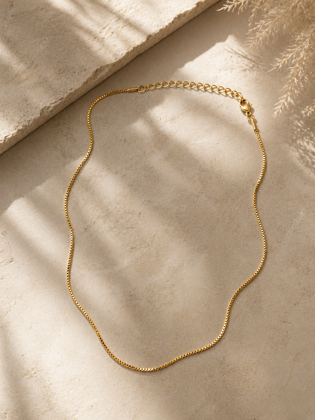 Linéa Gold Feine Gliederkette für Damen – Elegante Halskette in Goldoptik, Minimalistischer Halsschmuck für Alltag, Business und besondere Anlässe, Zeitloses Schmuckstück zum Layering