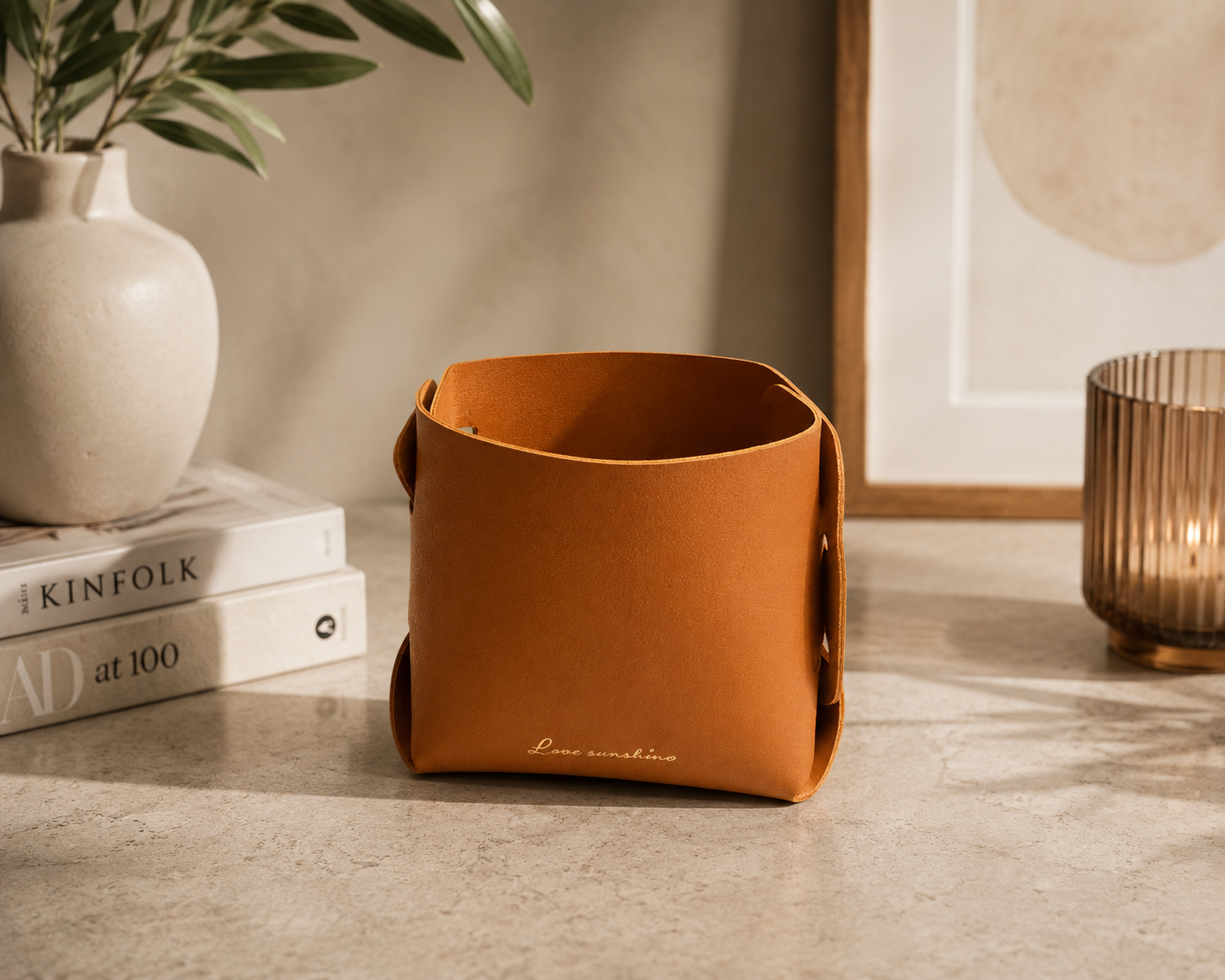 Love Sunshine Lederoptik Organizer in Cognac – Dekorativer Schreibtisch-Organizer & Aufbewahrungskorb aus Kunstleder für Büro, Wohnzimmer, Schlüssel, Stifte und Accessoires