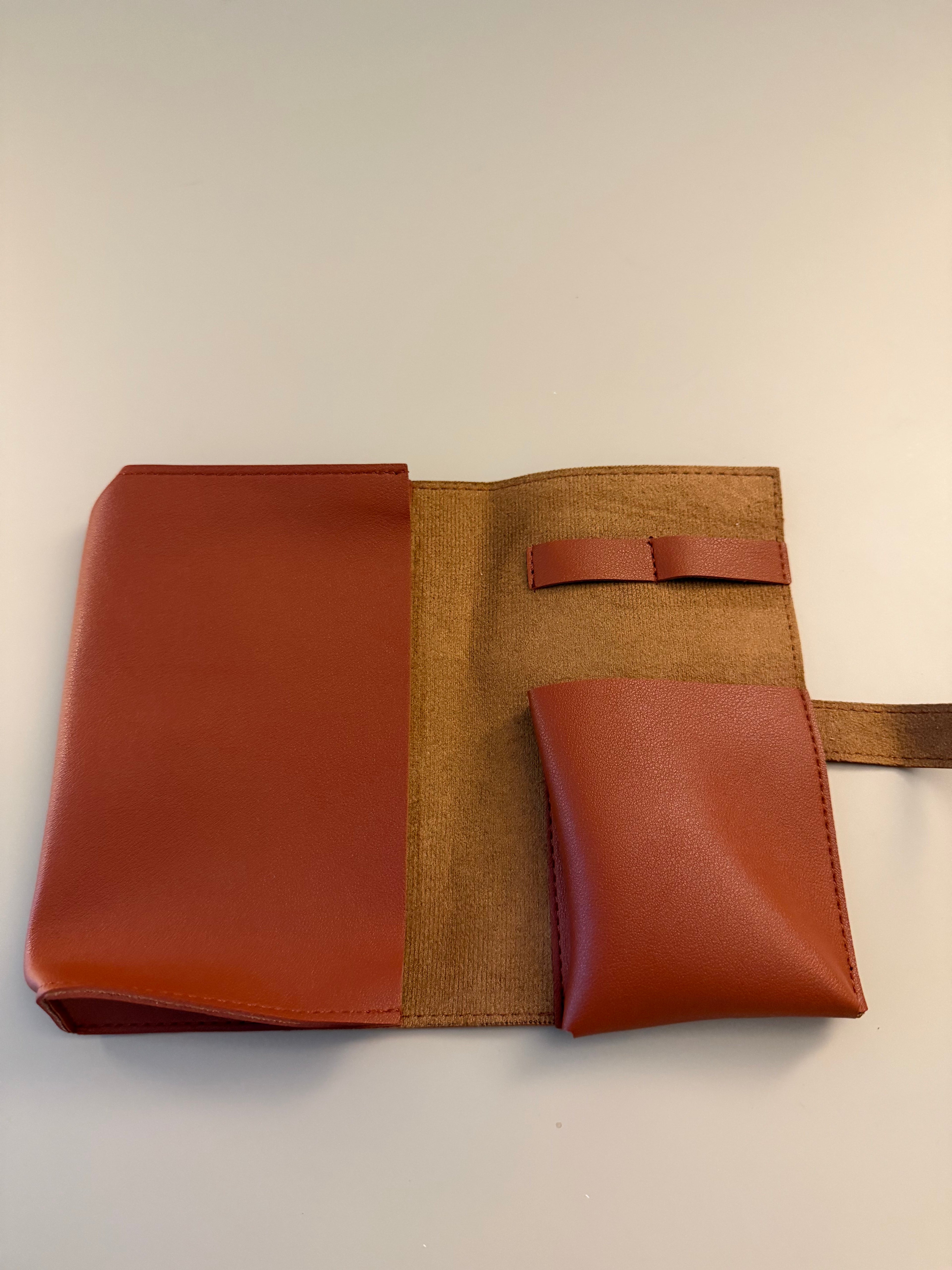 Cable Mate - Braunes Kunstleder-Etui für Ladekabel