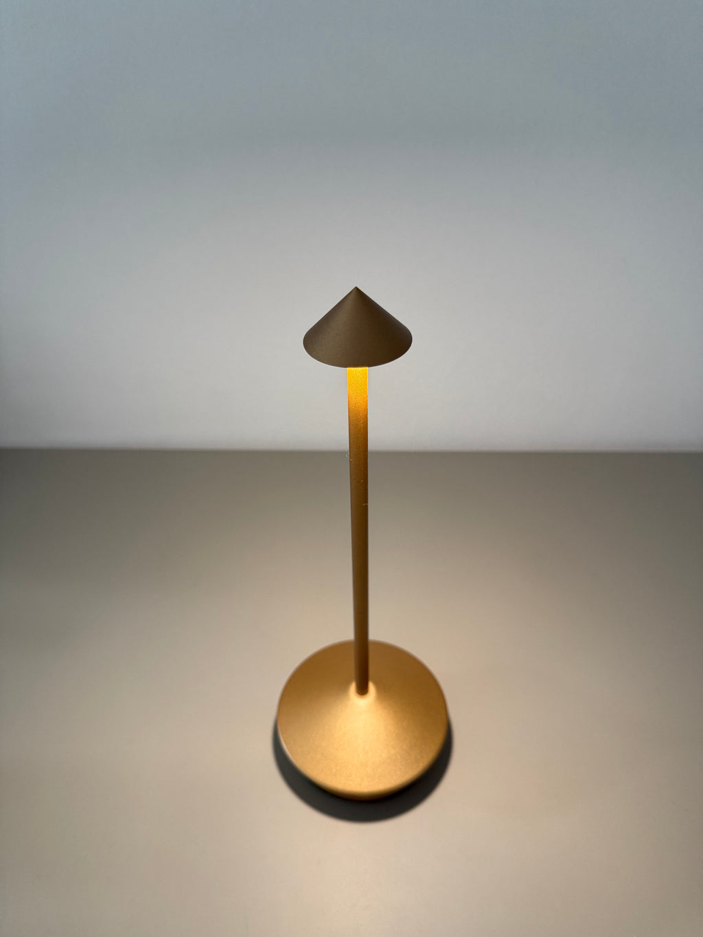 Golden Arrow – Eleganz & Warmes LED-Licht