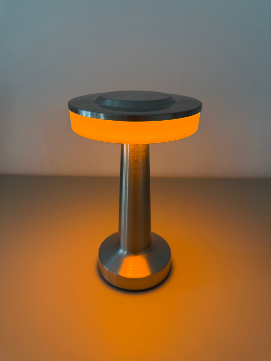 Limitierte Galactic Glow LED-Tischlampe - futuristisch & stylisch