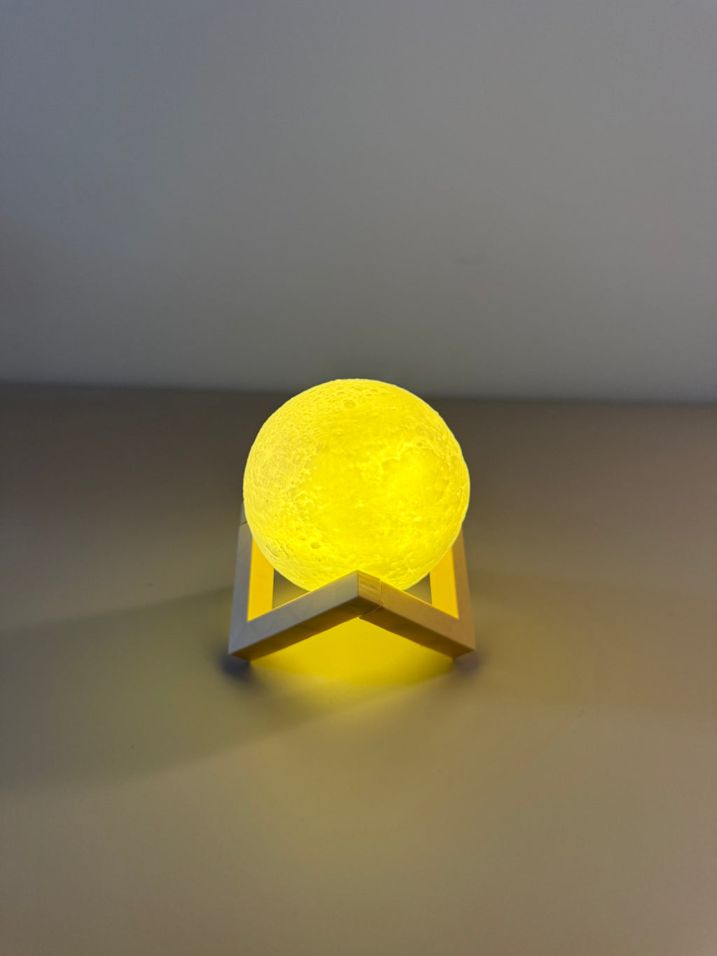 LunaGlow™ Mond - Ideal für Nachttisch, Wohn- oder Kinderzimmer