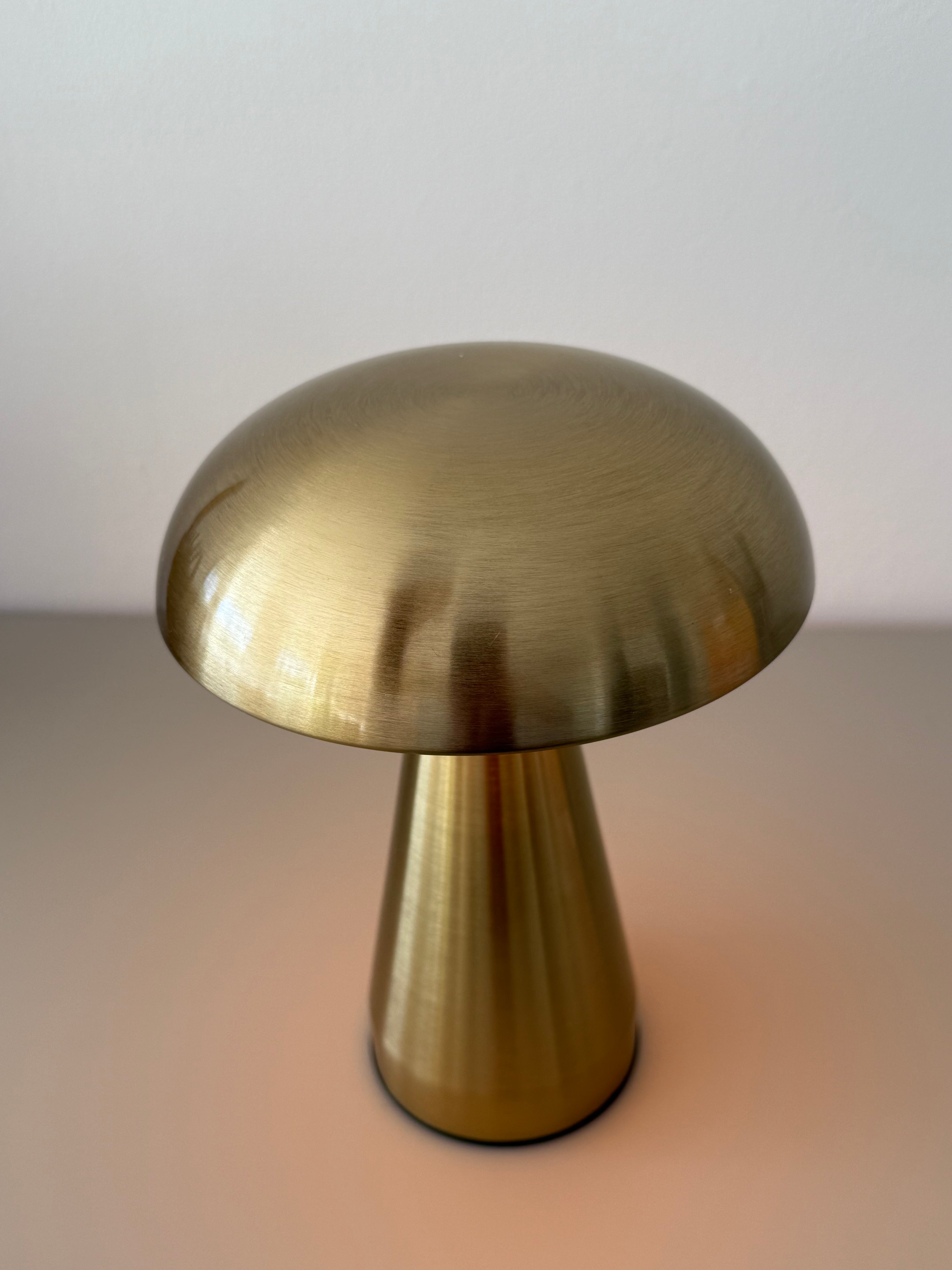 Limitierte Golden Glow Designlampe – kabellos, stilvoll im Sommer