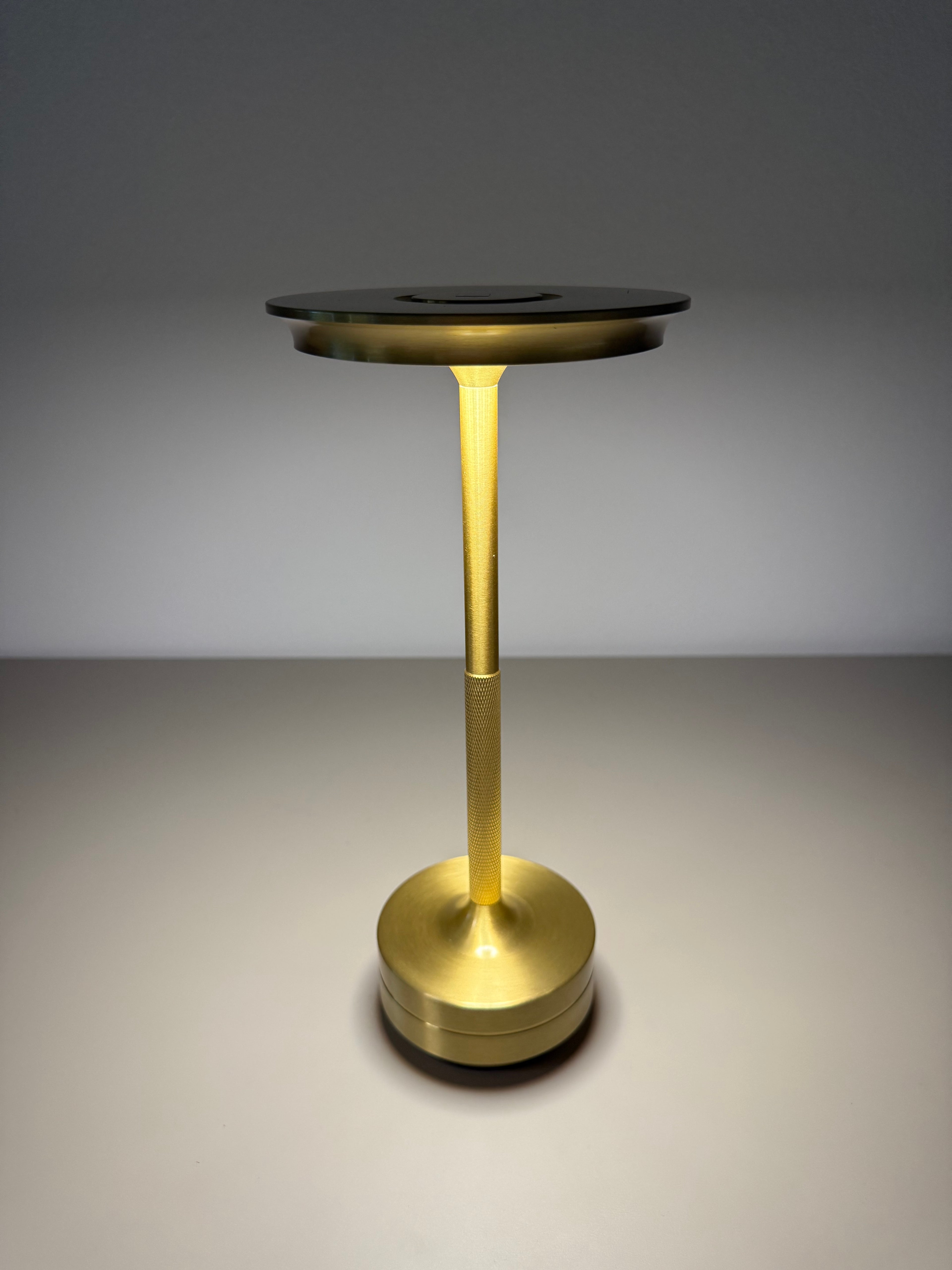 Limitierte Golden Halo LED-Tischlampe – exklusiv für Sommerabende