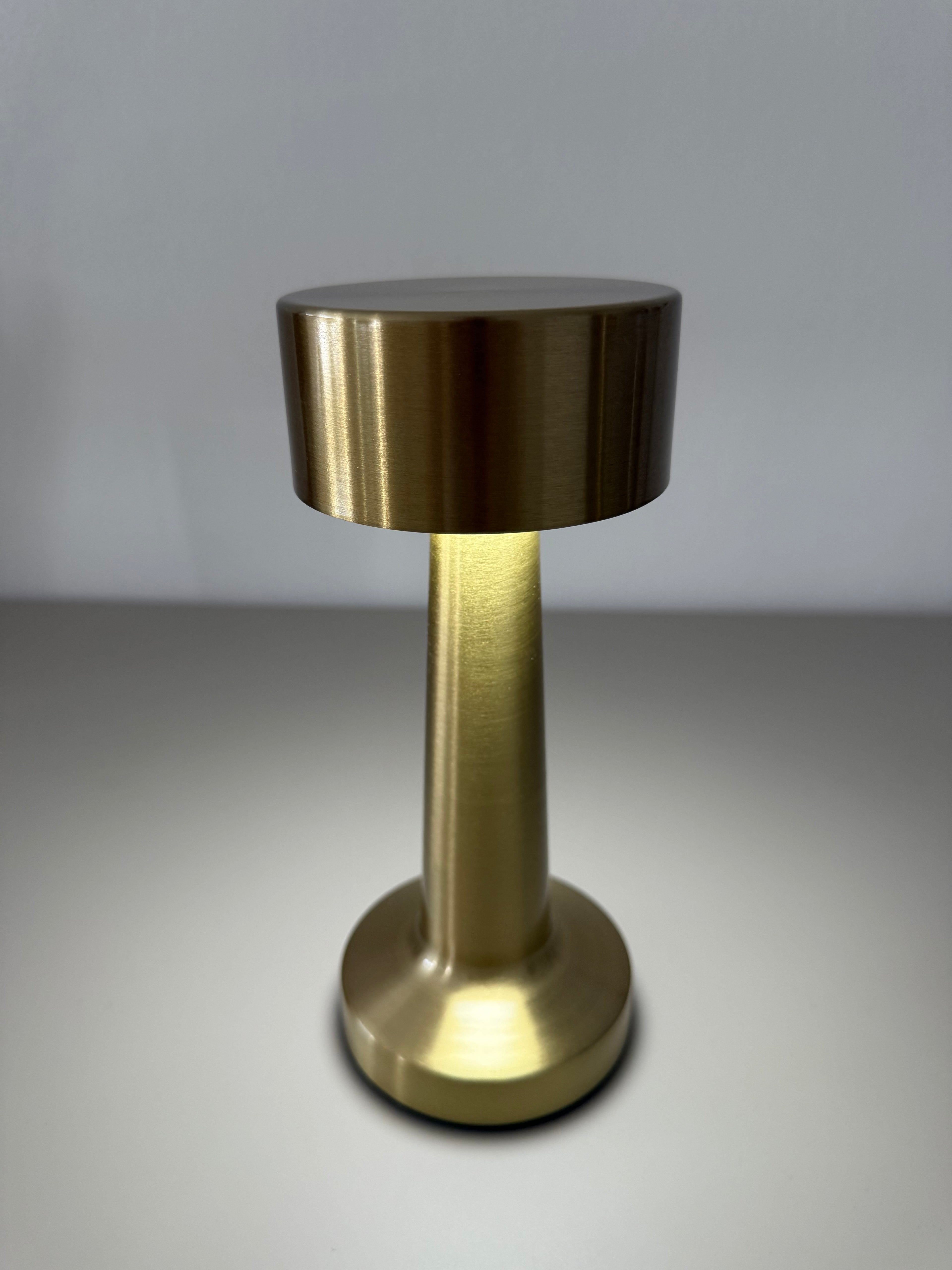 Limitierte Golden Minimal LED-Tischlampe – minimalistisch & warm