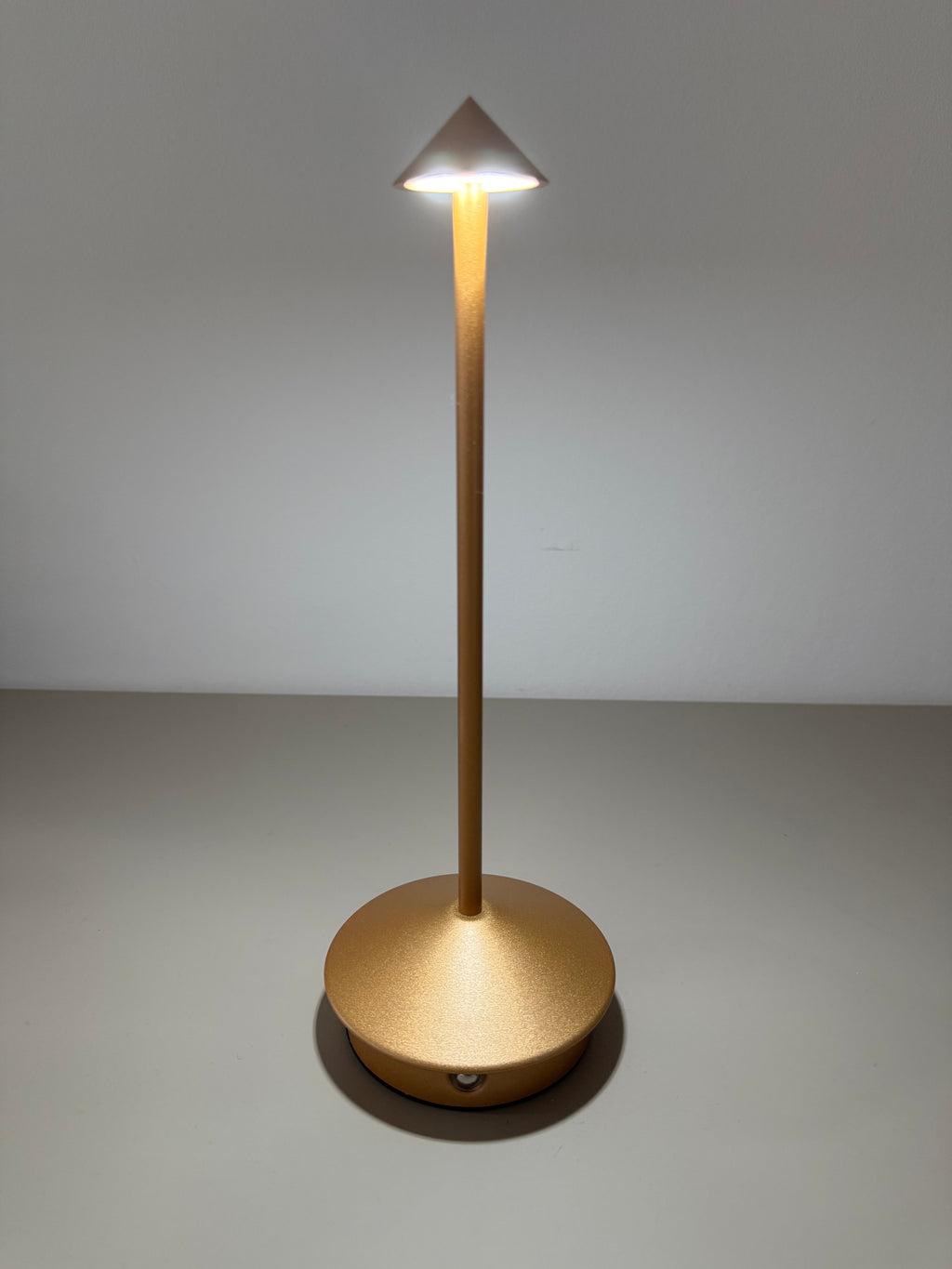 Golden Arrow – Eleganz & Warmes LED-Licht