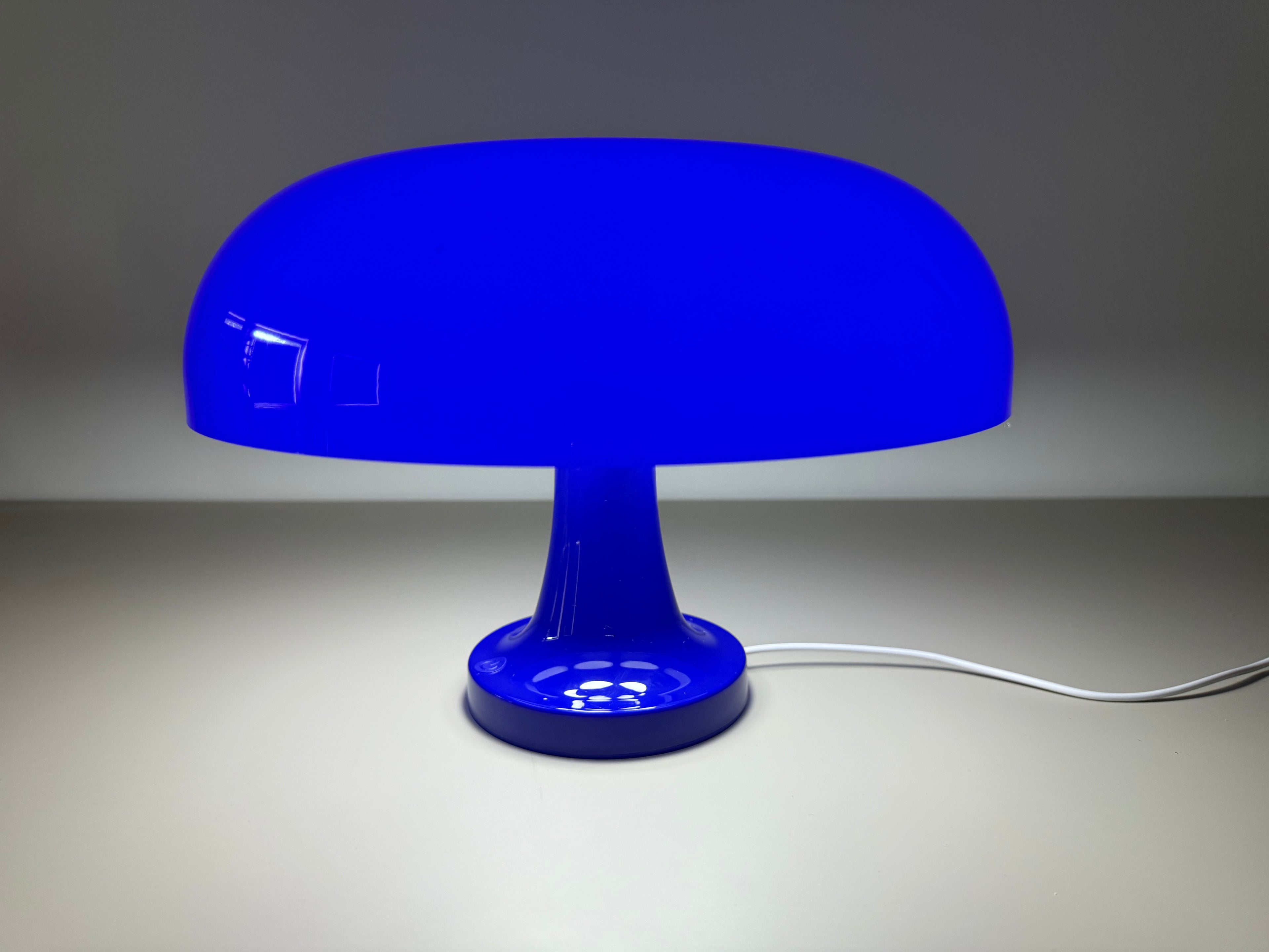 LUMINA COBALTO – Blaue Pilzlampe mit Kabel im Retro-Design