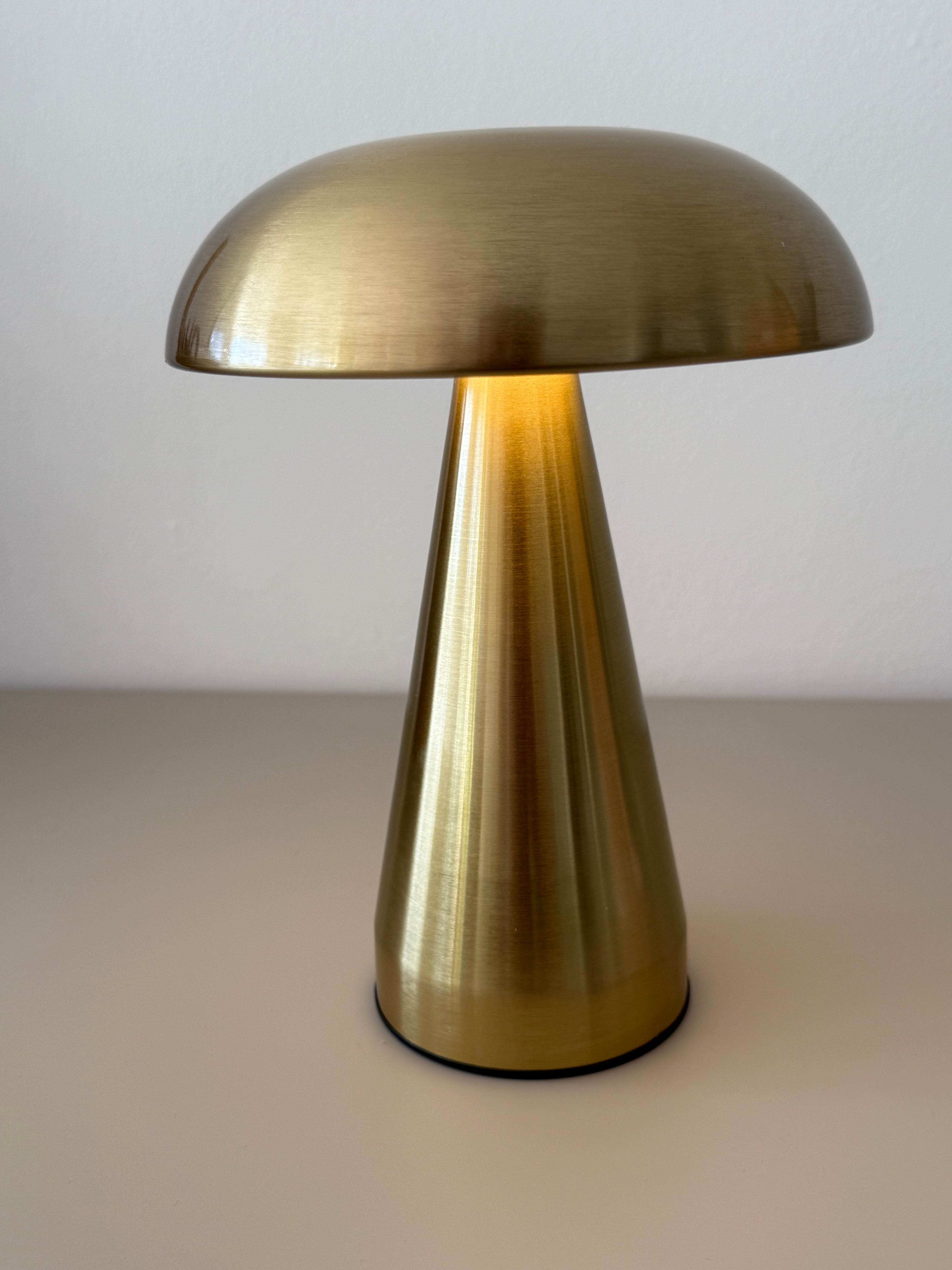 Limitierte Golden Glow Designlampe – kabellos, stilvoll im Sommer