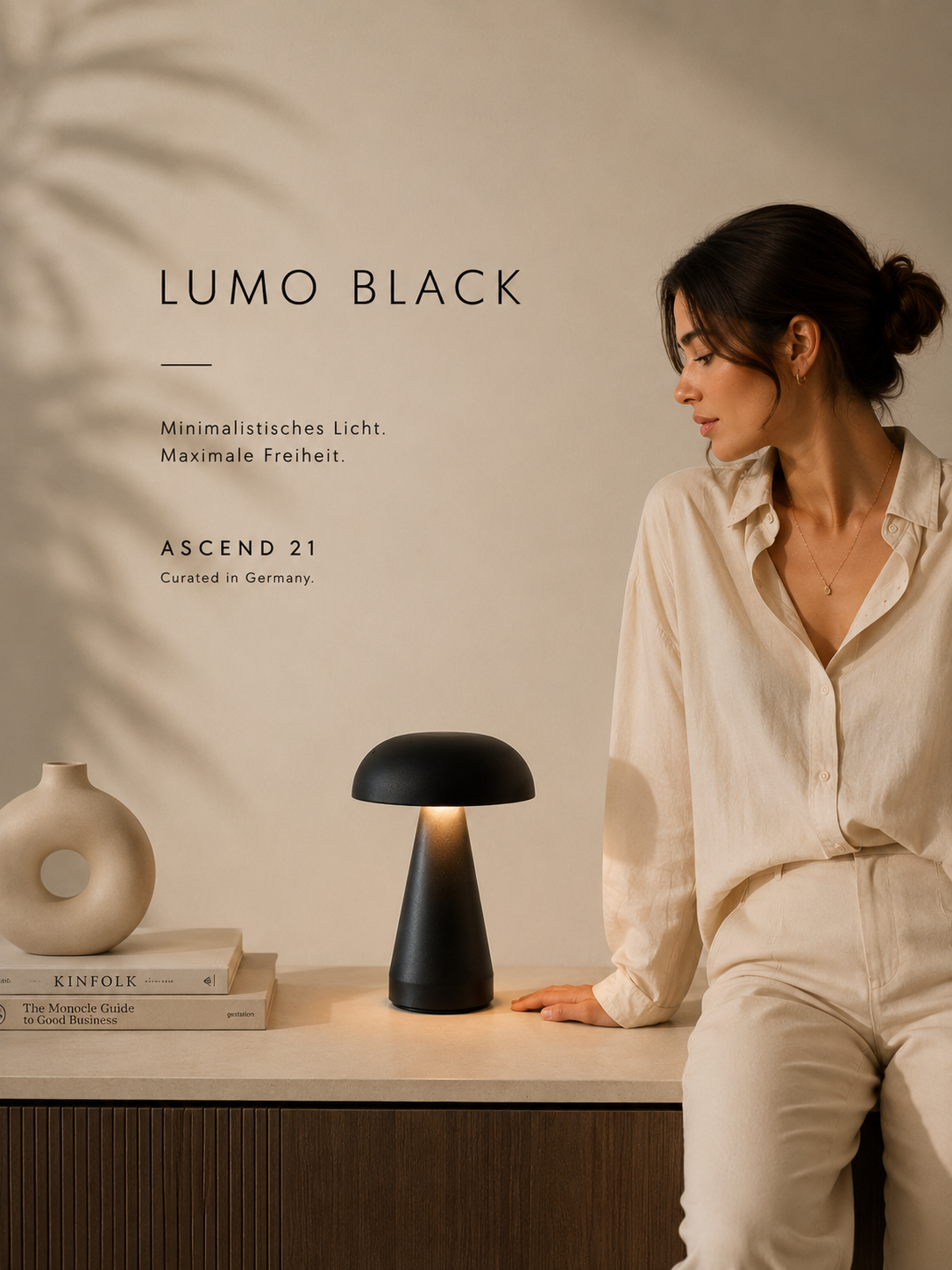 ASCEND 21 LUMO Black LED Tischlampe – Mobile Designlampe in Matt-Schwarz, warmweißes Licht, Touch-Bedienung, kompakte Lampe für Nachttisch, Wohnzimmer & Schreibtisch
