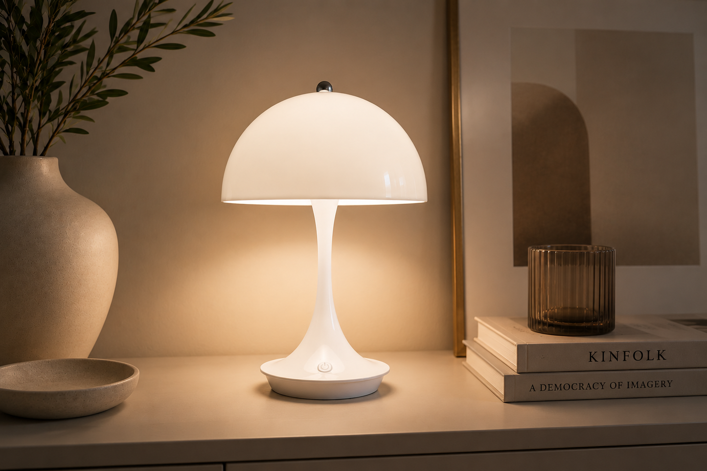 Pure Glow Design Pilzlampe Weiß – Moderne Retro Tischlampe mit warmem Ambientelicht – Stilvolle Nachttischlampe für Wohnzimmer, Schlafzimmer & Home Office