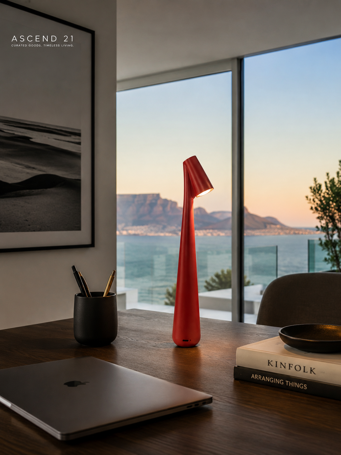 ASCEND 21 Crimson Cone Design-Tischlampe Rot – Moderne Ambienteleuchte im minimalistischen Look – Stilvolle Dekolampe für Wohnzimmer, Schlafzimmer & Homeoffice