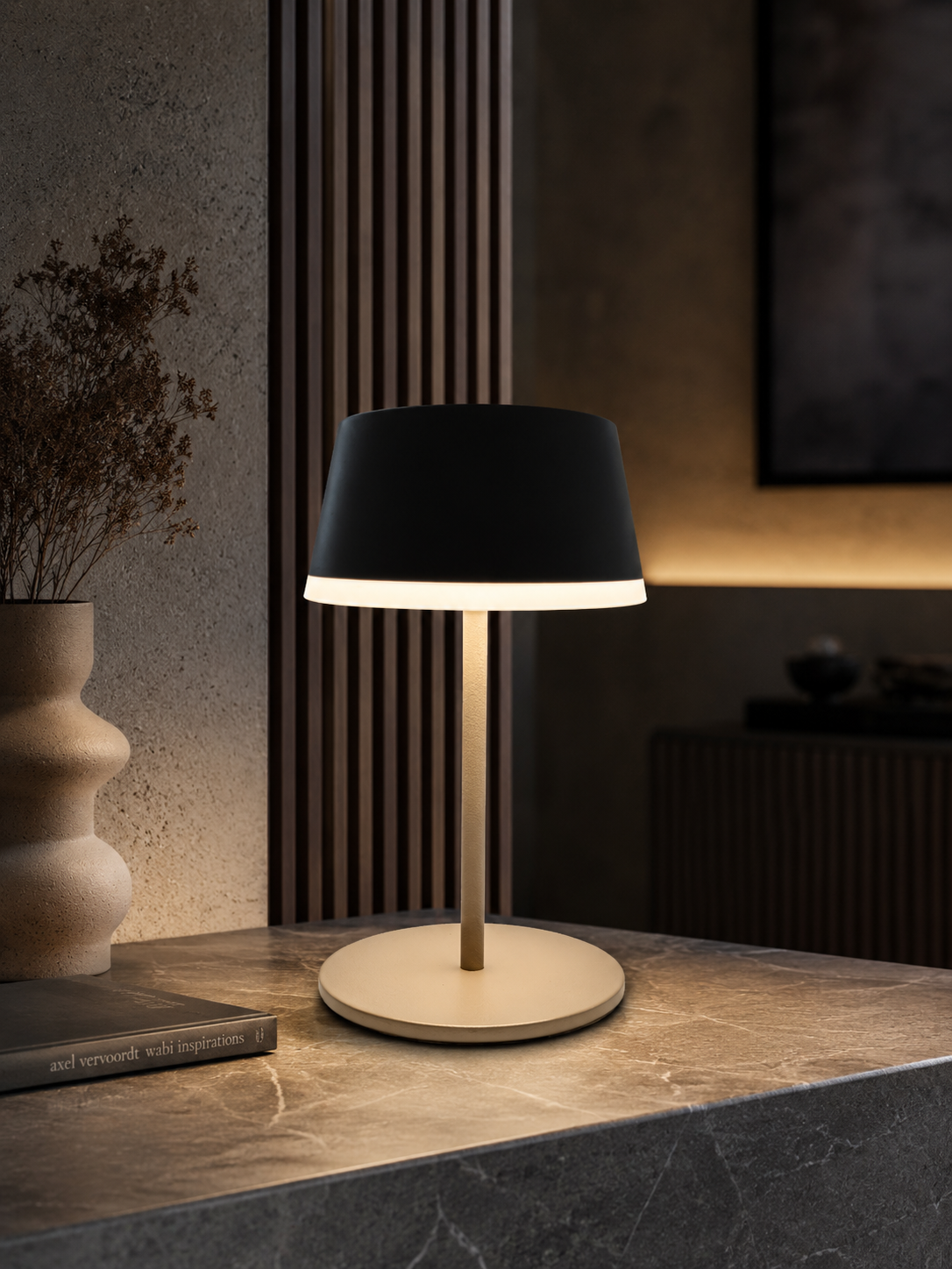 ASCEND 21 Noor Sand Tischlampe – Minimalistische Designleuchte in Sandfarbe, Dimmbar, Warmweißes Licht, Modernes Wohnaccessoire für Wohnzimmer, Schlafzimmer & Esstisch