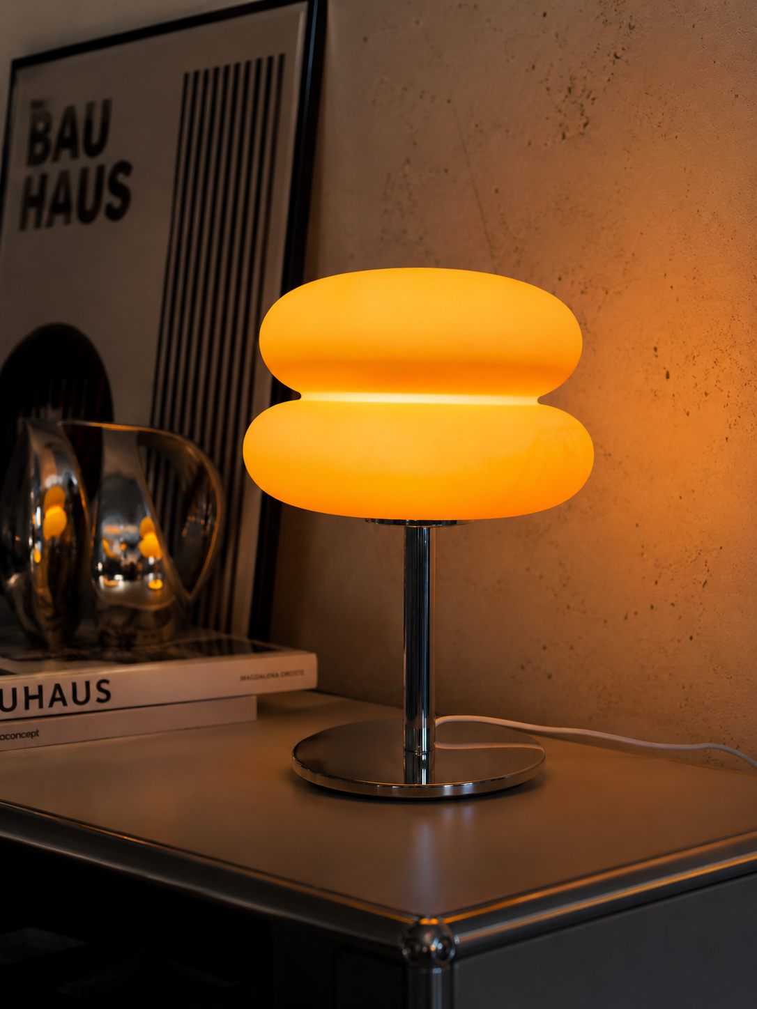 ASCEND 21 Aurora Glow – Futuristische Tischlampe mit orange-gelbem Kunststoffschirm, modernes Ambientelicht & Designleuchte für Wohnzimmer, Schlafzimmer und Büro