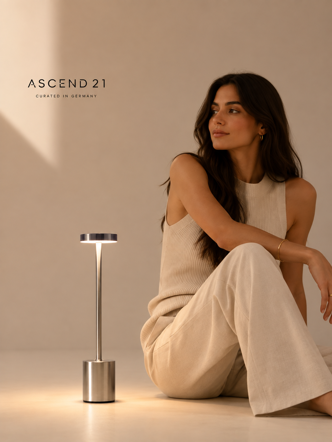 ASCEND 21 Aurora Silver Touch – LED-Tischlampe in gebürstetem Silber mit Touch-Dimmer