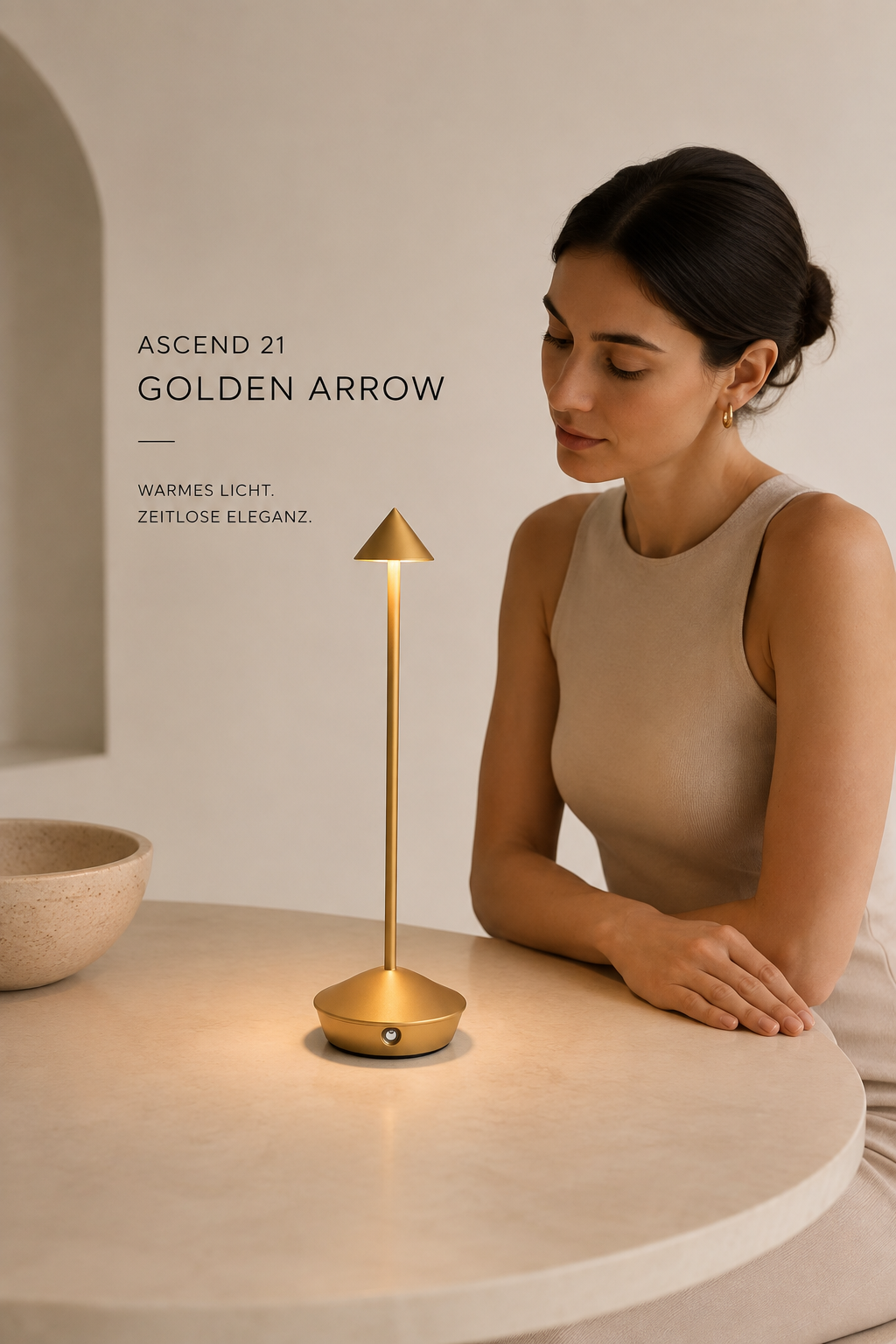 ASCEND 21 Golden Arrow – Elegante LED-Tischlampe in Gold