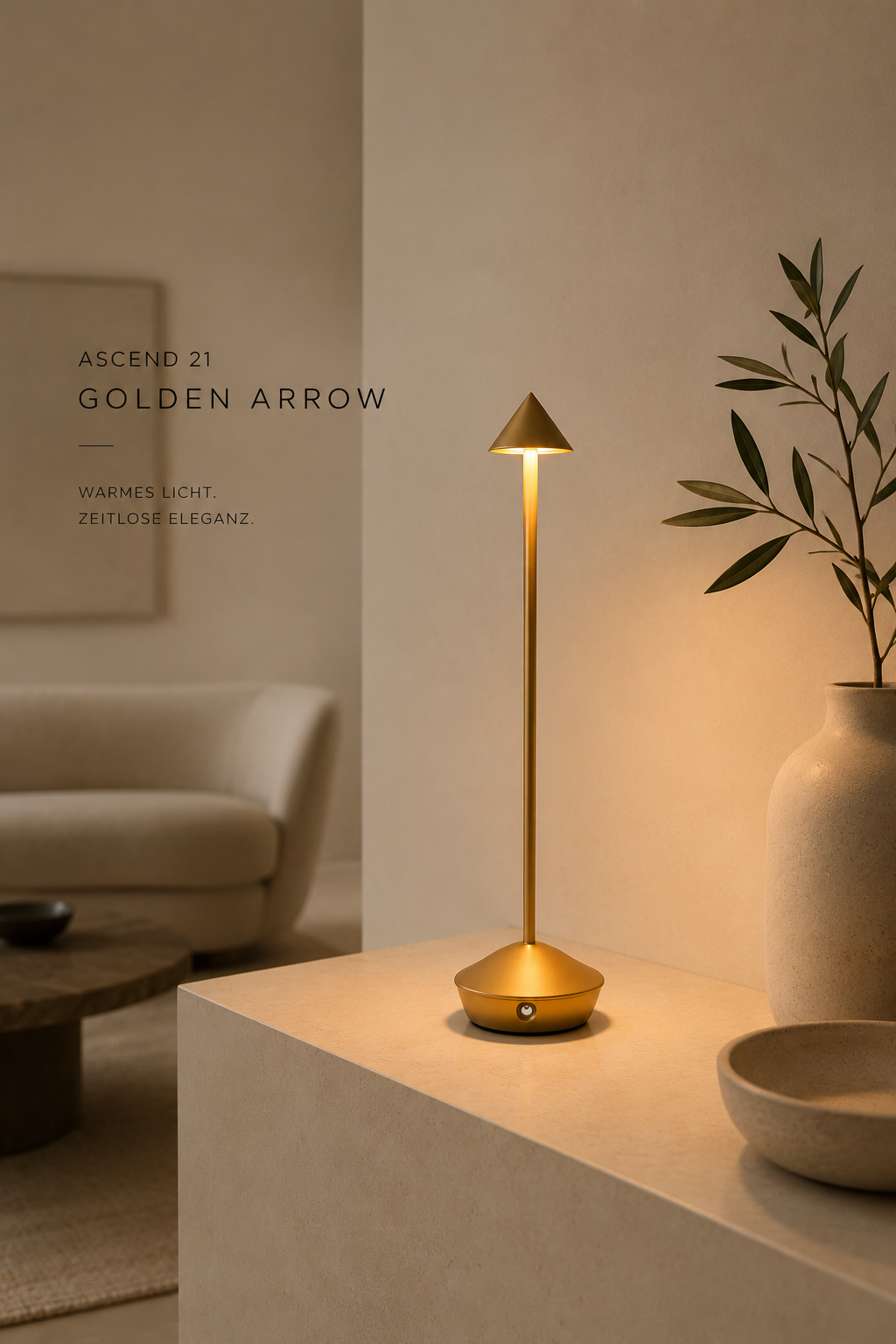 ASCEND 21 Golden Arrow – Elegante LED-Tischlampe in Gold