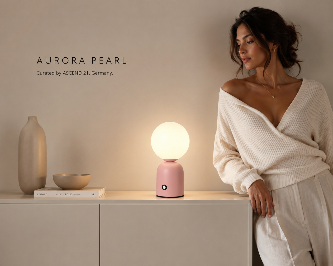 ASCEND 21 Aurora Pearl – Design-Tischlampe in Rosa – Kugellampe mit opalem Leuchtkopf – Minimalistische LED-Tischleuchte für Wohnzimmer, Schlafzimmer & Nachttisch – 23 x 8 cm