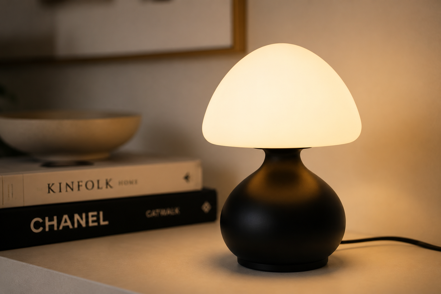 ASCEND 21 Eclipse Glow – Schwarze Design Pilzlampe mit LED – Minimalistische Tischlampe im Mid-Century Stil – USB-Tischlampe mit 3 Lichtfarben & Dimmfunktion – 19,5 cm – Modernes Wohnaccessoire