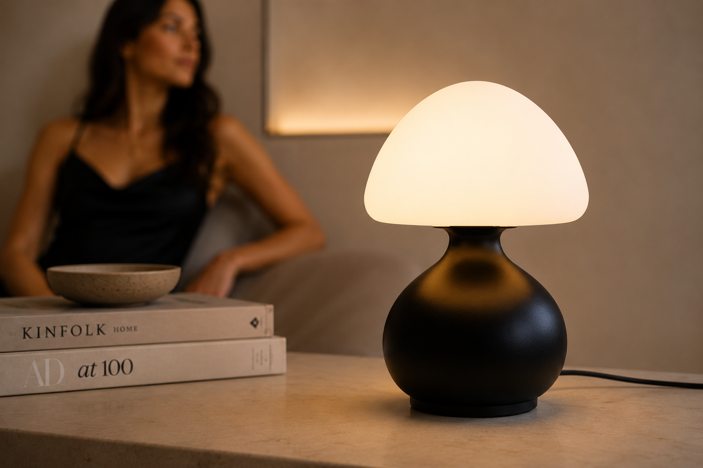ASCEND 21 Eclipse Glow – Schwarze Design Pilzlampe mit LED – Minimalistische Tischlampe im Mid-Century Stil – USB-Tischlampe mit 3 Lichtfarben & Dimmfunktion – 19,5 cm – Modernes Wohnaccessoire