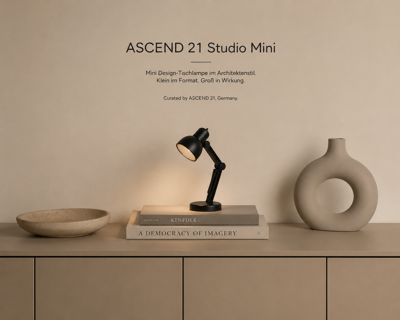 ASCEND 21 Studio Mini – Mini Design-Tischlampe im Architektenstil – Verstellbare LED Deko-Leuchte – Schwarze Schreibtischlampe im Miniaturformat – Modernes Wohnaccessoire für Regal, Schreibtisch & Vitrine