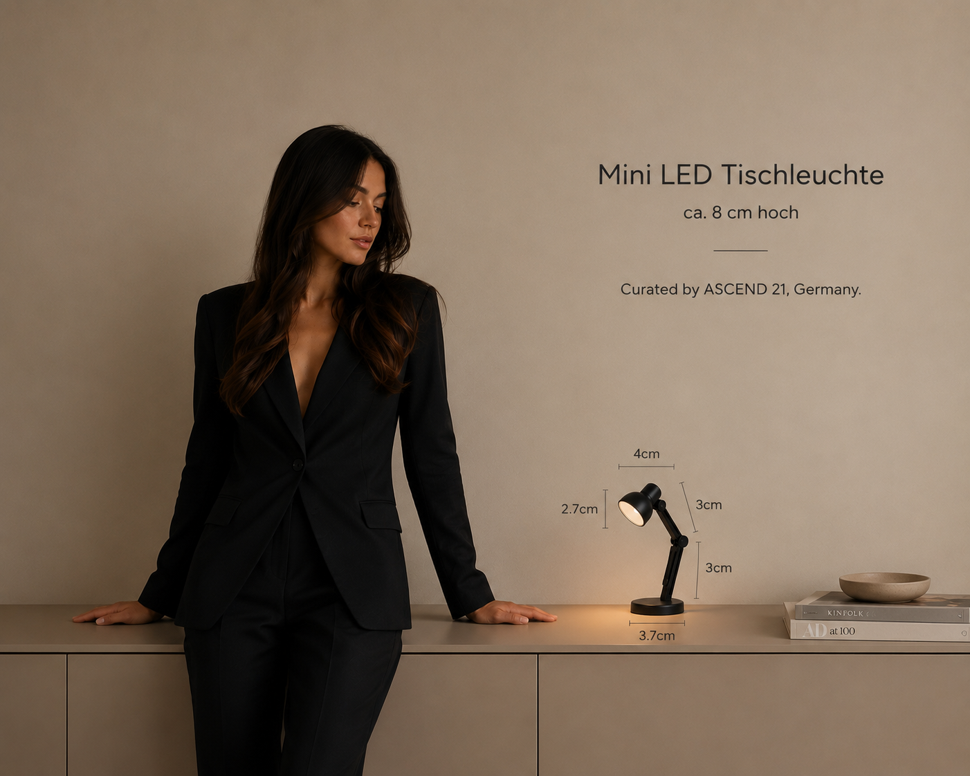 ASCEND 21 Studio Mini – Mini Design-Tischlampe im Architektenstil – Verstellbare LED Deko-Leuchte – Schwarze Schreibtischlampe im Miniaturformat – Modernes Wohnaccessoire für Regal, Schreibtisch & Vitrine