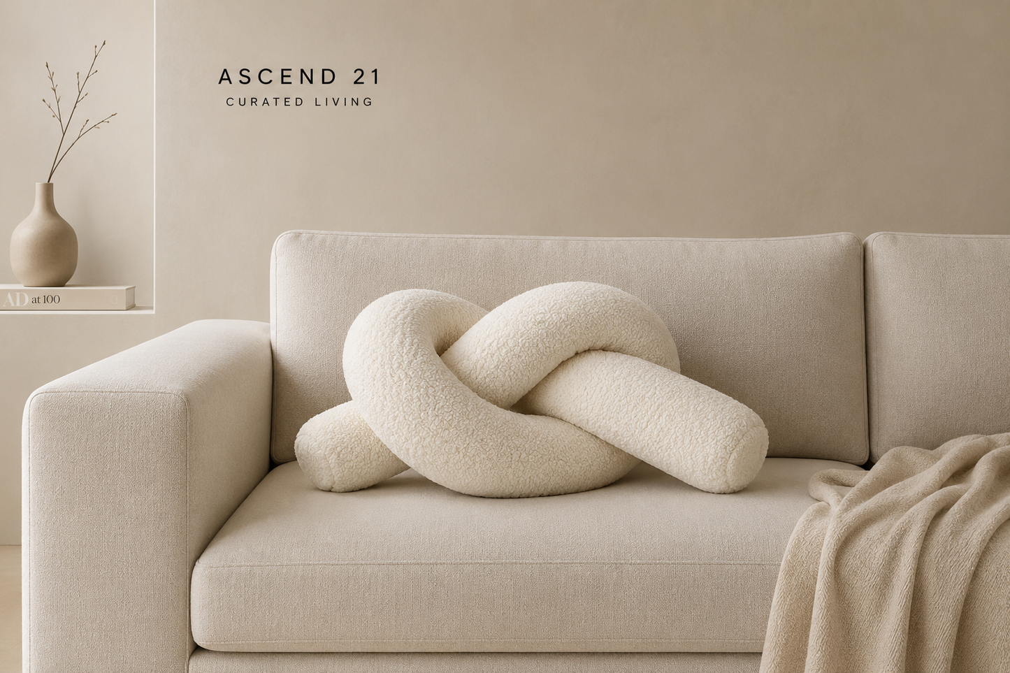 ASCEND 21 Nordic Knot – Dekoratives Knoten-Kissen aus weichem Bouclé-Stoff – Modernes Sofakissen im skandinavischen Design – Kuscheliges Wohnaccessoire für Sofa, Bett & Sessel – Cremeweiß