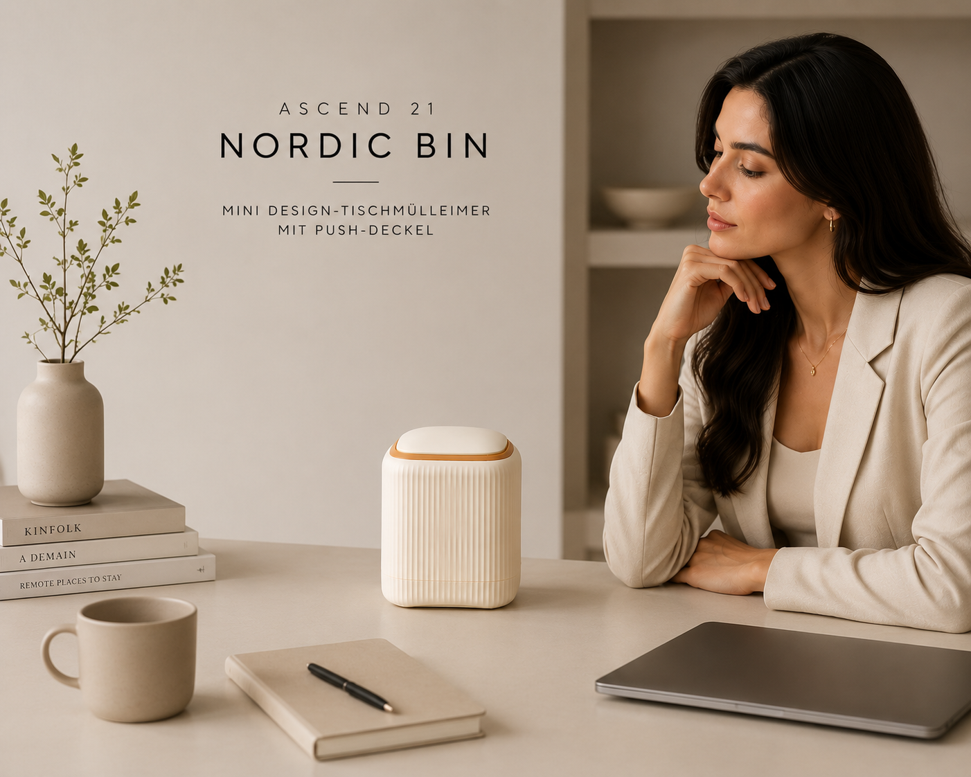 ASCEND 21 Nordic Bin – Mini Design-Tischmülleimer mit Push-Deckel – Moderner Kunststoff-Abfalleimer für Schreibtisch, Badezimmer, Küche & Schminktisch – Geriffelte Oberfläche – 14,5 × 13,5 cm – Cremeweiß