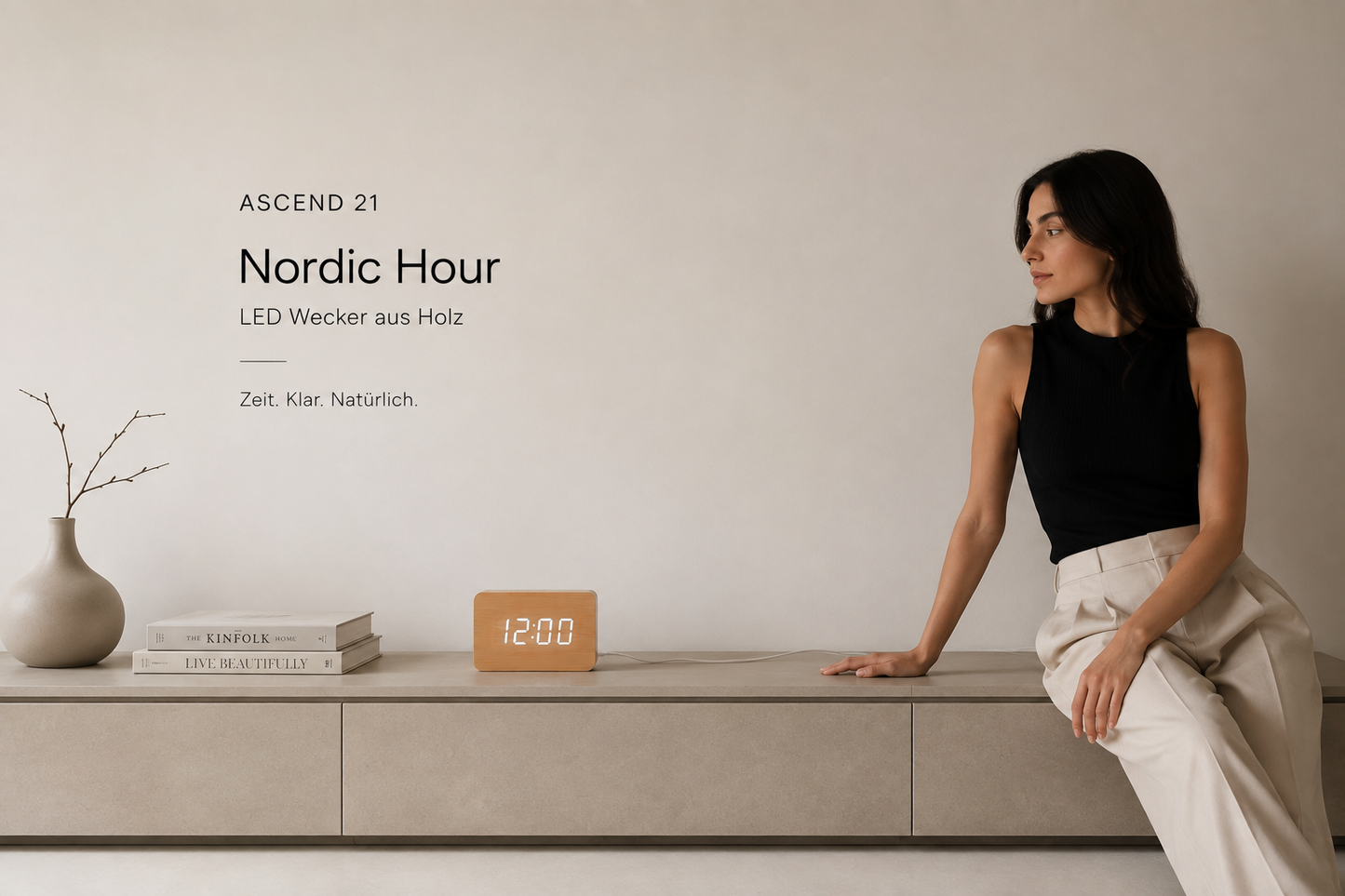 ASCEND 21 Nordic Hour – Digitaler LED Holzwecker mit Temperaturanzeige – Moderner Holz Wecker mit LED Display – Sprachsteuerung – Einstellbare Helligkeit – USB Tischuhr für Schlafzimmer, Büro & Wohnzimmer