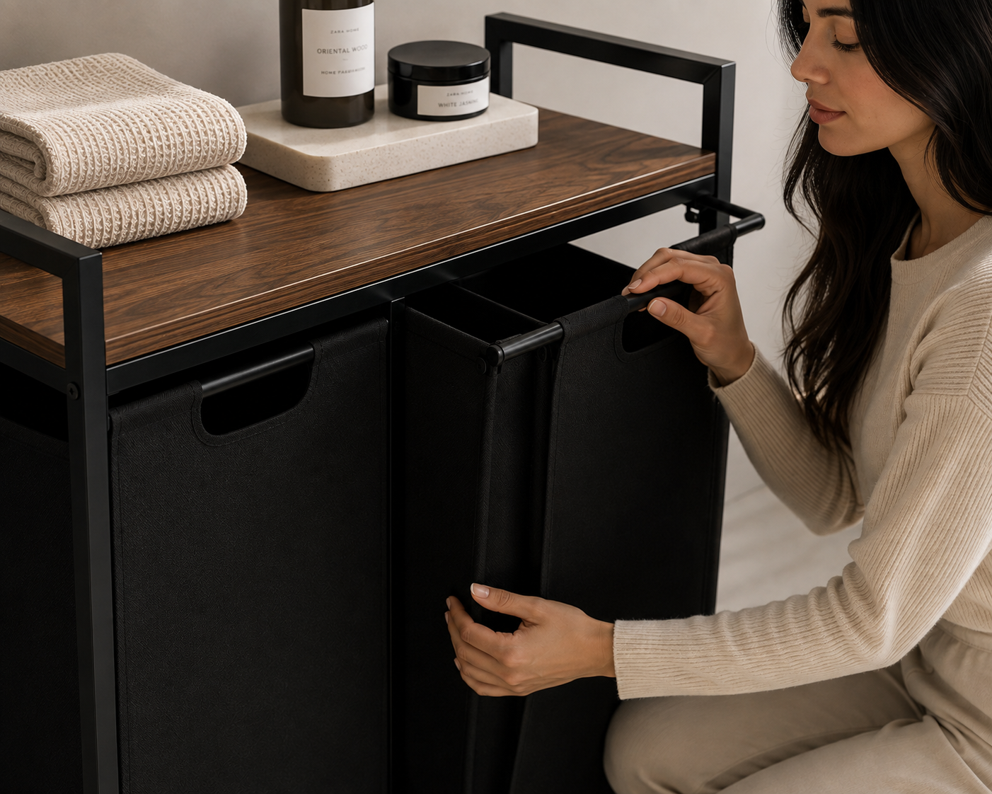 ASCEND 21 Nordic Sort – Wäschekorb mit 3 Fächern und Ablage – Moderner Wäschesammler mit herausnehmbaren Wäschesäcken – Metallgestell & Holzoptik – Platzsparender Wäschesortierer für Bad und Waschküche