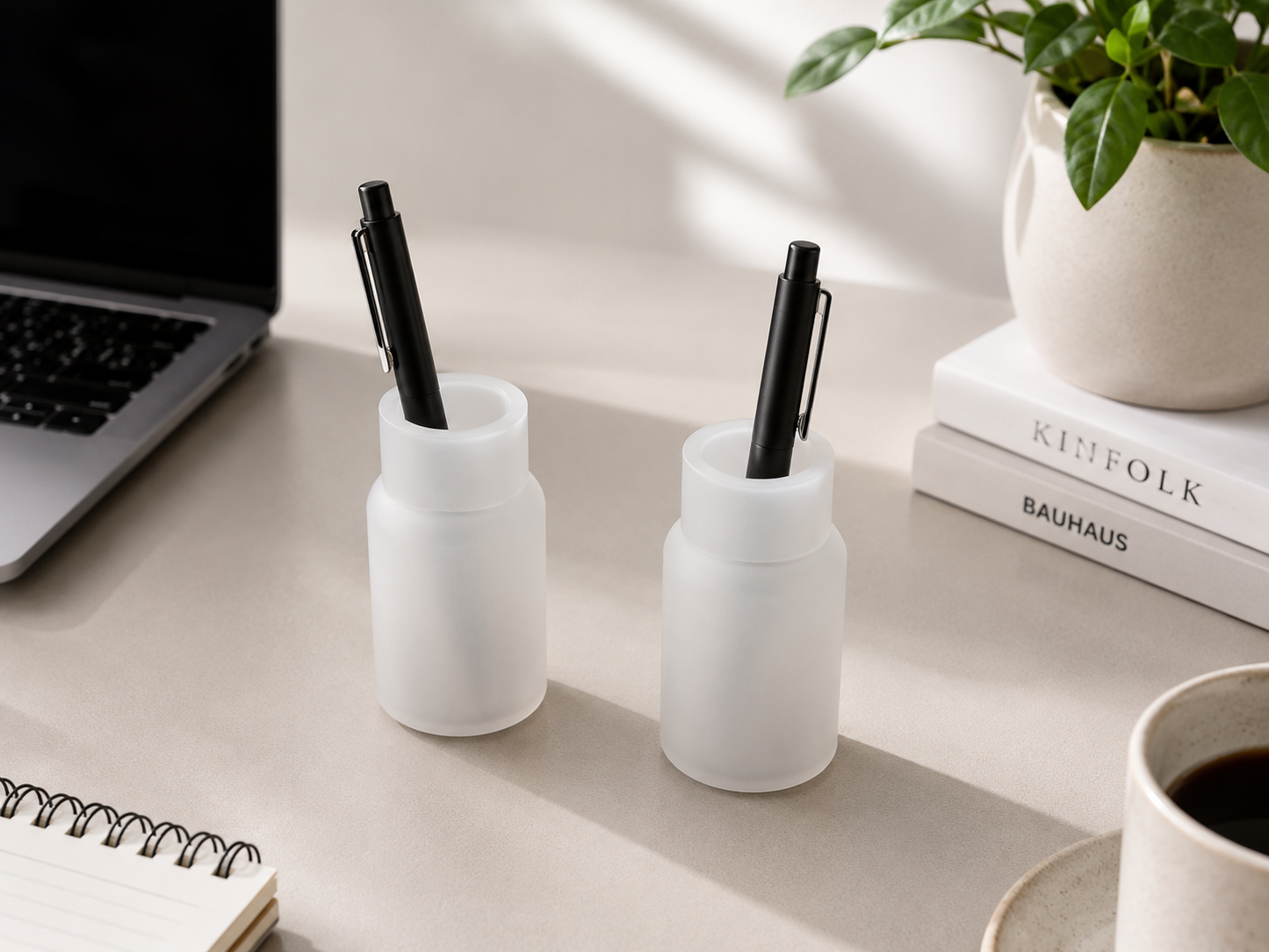ASCEND 21 ClearDesk Duo™ Transparenter Stiftehalter 2er Set – Acryl Schreibtisch Organizer für Stifte, Pinsel & Make-up | Minimalistischer Büro Organizer | Klarer Stiftebecher für Homeoffice & Arbeitsplatz