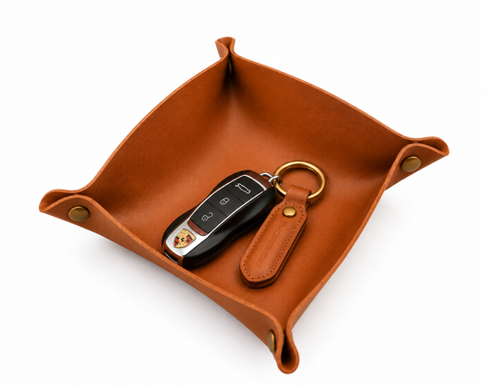 ASCEND 21 VALET TRAY™ Ablageschale aus Kunstleder – Faltbare Organizer-Schale mit Druckknöpfen – Schlüsselablage für Schreibtisch, Nachttisch, Büro & Zuhause – Braun