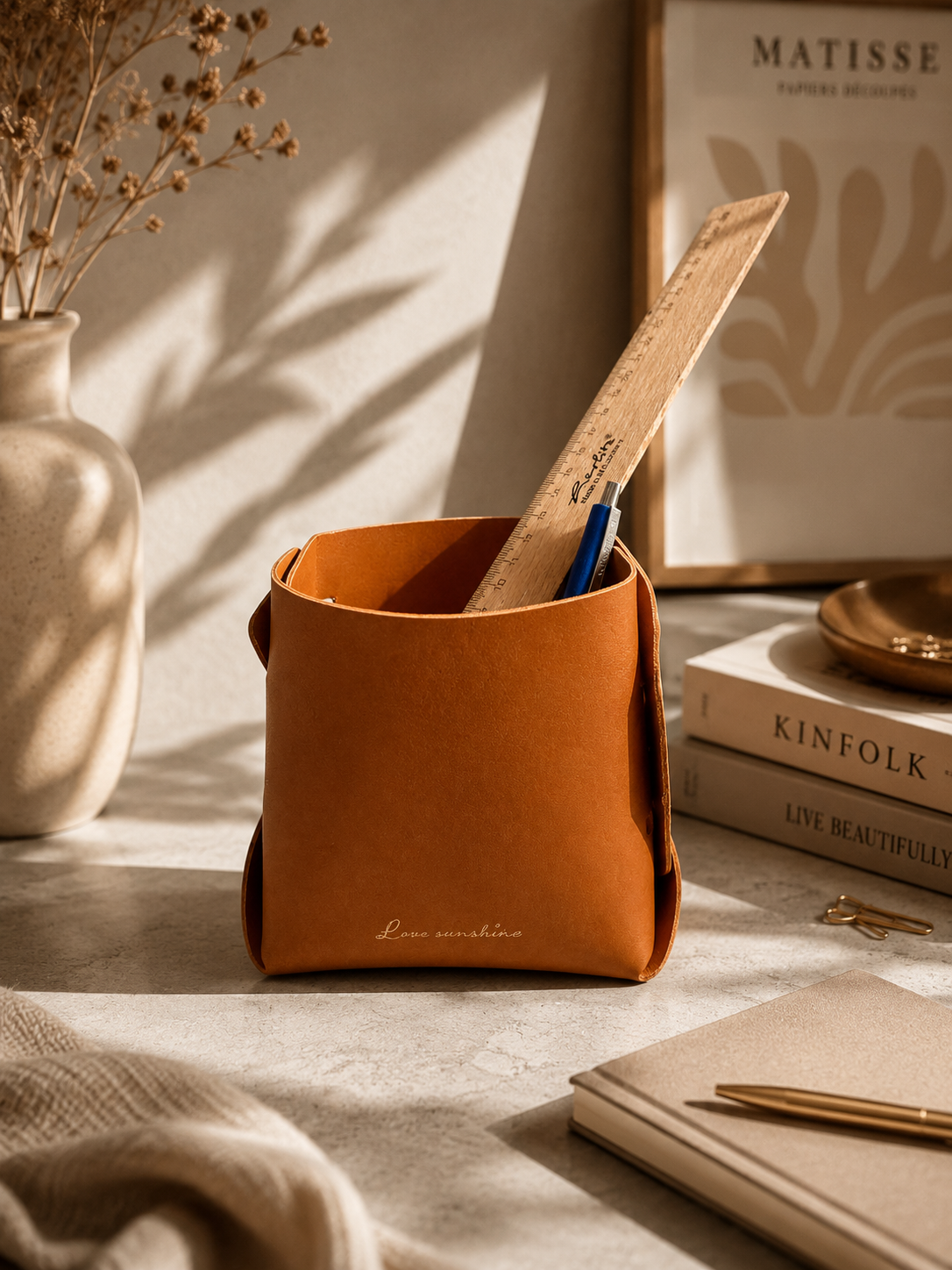 Love Sunshine Lederoptik Organizer in Cognac – Dekorativer Schreibtisch-Organizer & Aufbewahrungskorb aus Kunstleder für Büro, Wohnzimmer, Schlüssel, Stifte und Accessoires