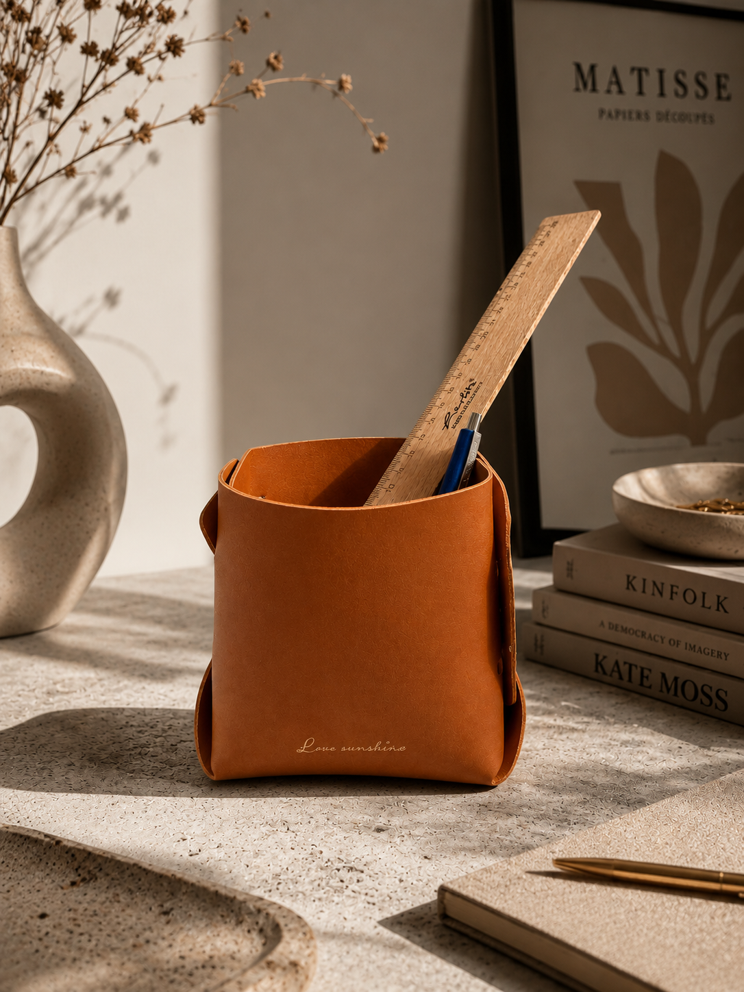 Love Sunshine Lederoptik Organizer in Cognac – Dekorativer Schreibtisch-Organizer & Aufbewahrungskorb aus Kunstleder für Büro, Wohnzimmer, Schlüssel, Stifte und Accessoires