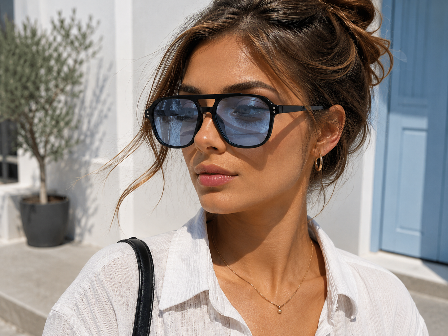 ASCEND21 Blue Horizon Sonnenbrille – Unisex Sonnenbrille mit blauen Gläsern & transparentem Rahmen – Leichte Fashion Sonnenbrille für Sommer, Freizeit, Strand & City-Looks