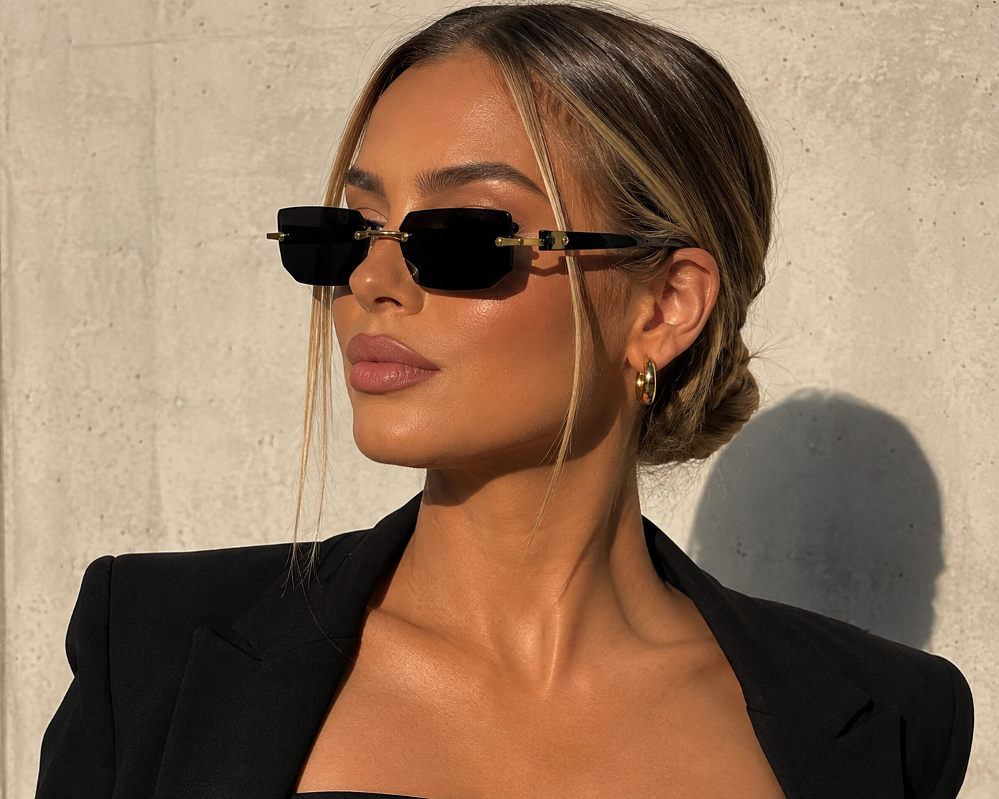 ASCEND 21 Urban Black Deko-Sonnenbrille – Schwarze Gläser im modernen minimalistischen Design – Stylische Dekobrille für Fotografie, Schaufenster, Requisiten & kreative Raumgestaltung