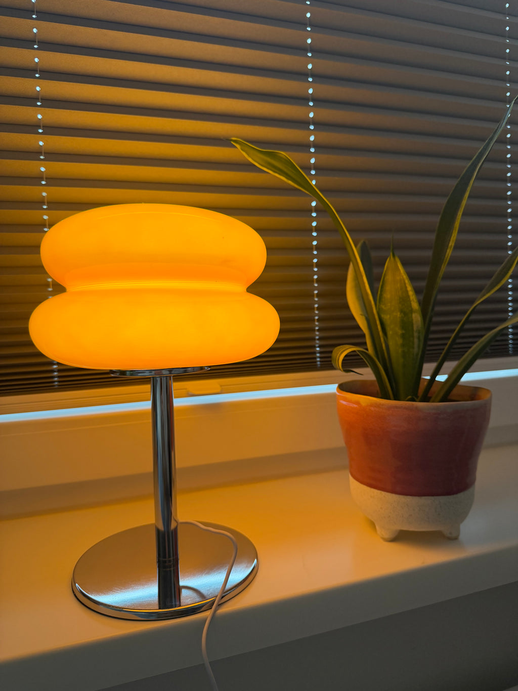 Aurora Flame - Tischlampe - Chromfuß & Kabel – Retro Look