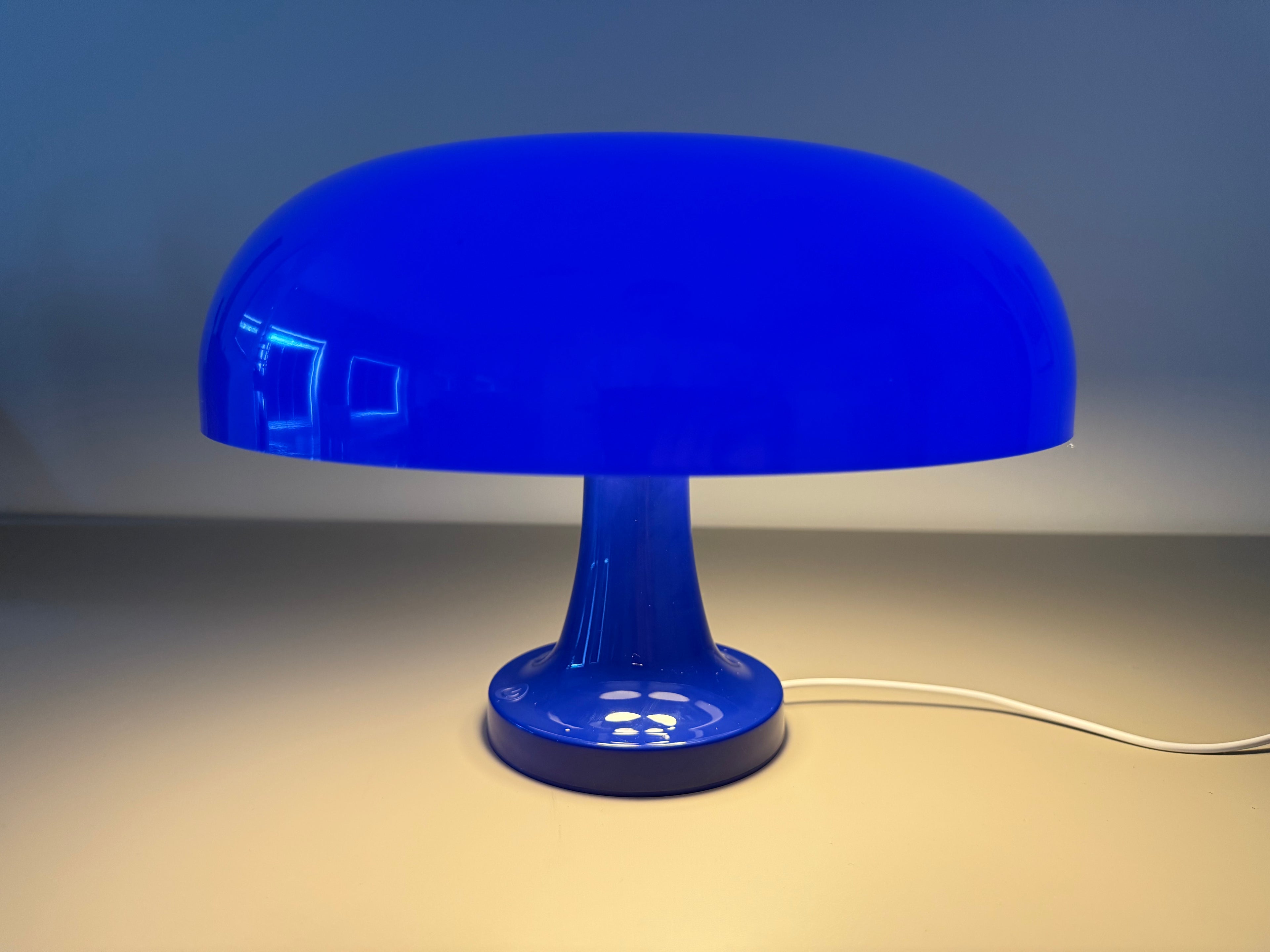 LUMINA COBALTO – Blaue Pilzlampe mit Kabel im Retro-Design