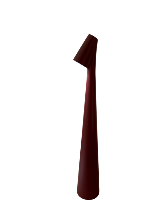 Crimson Cone – Minimalistisch & Farbintensiv