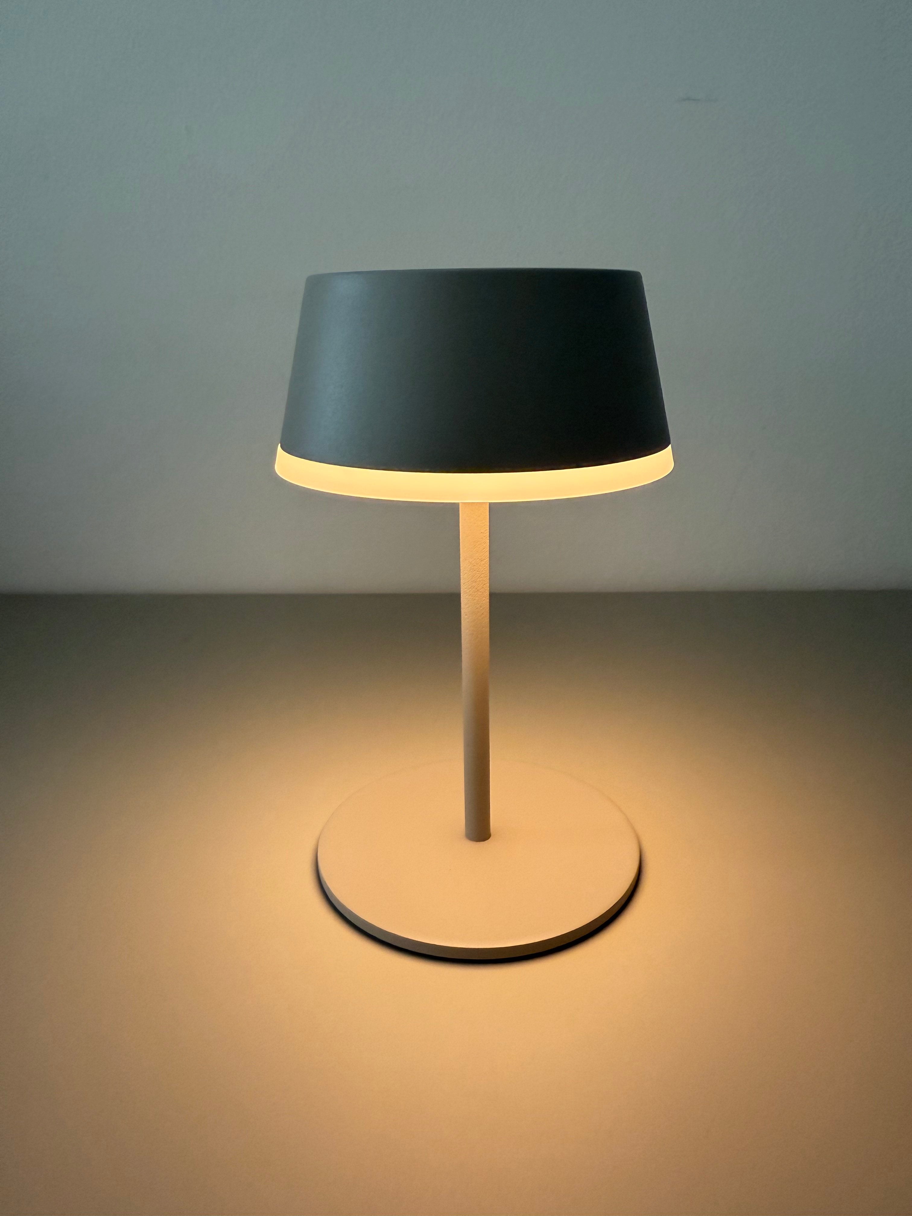 Noor Sand – Minimalistische Akku-Tischlampe in Sandfarbe | Modernes Design & warmes Licht
