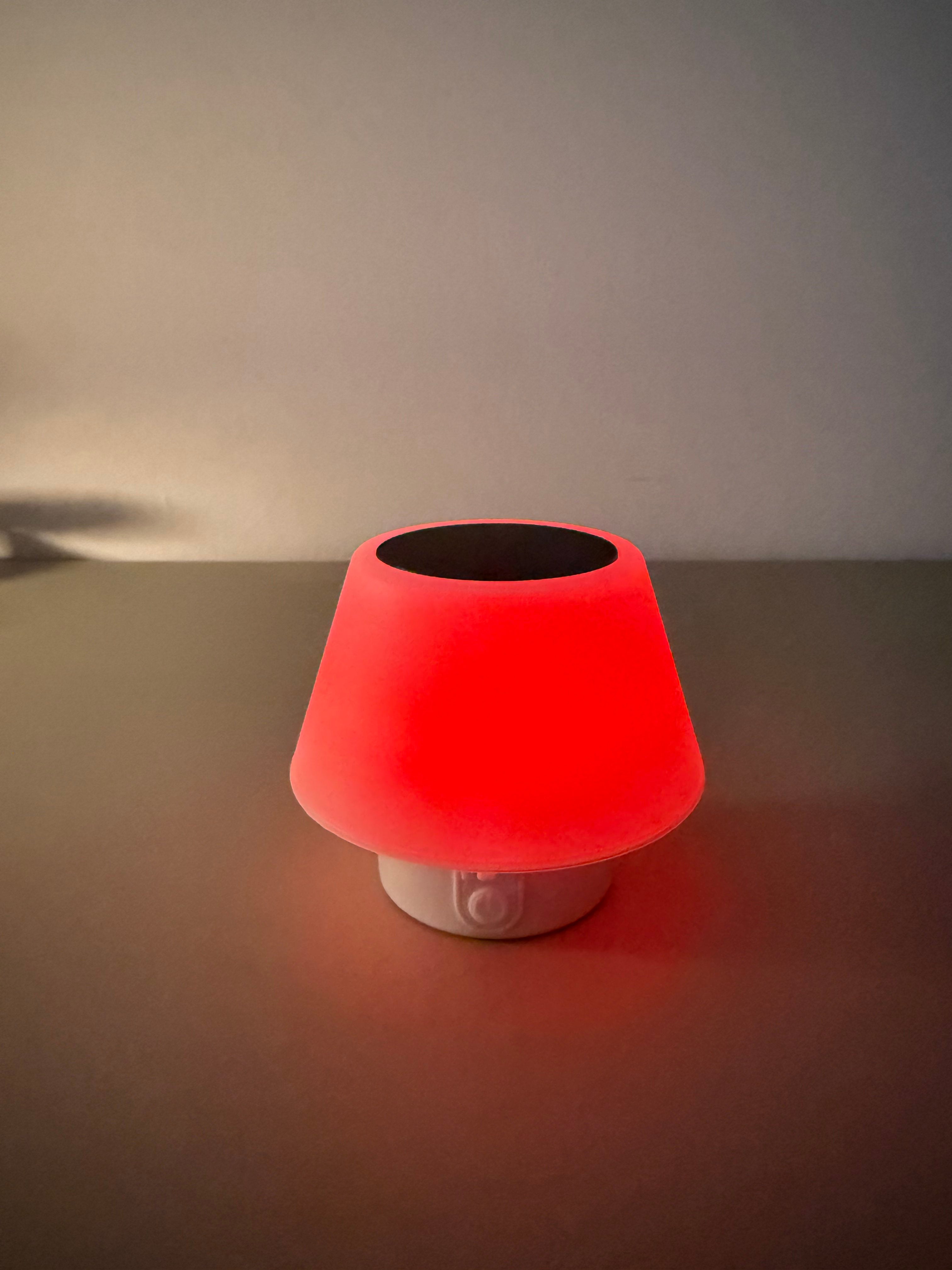 Solara Mini – Weiße Solar-Tischlampe mit Akku & Farbwechsel