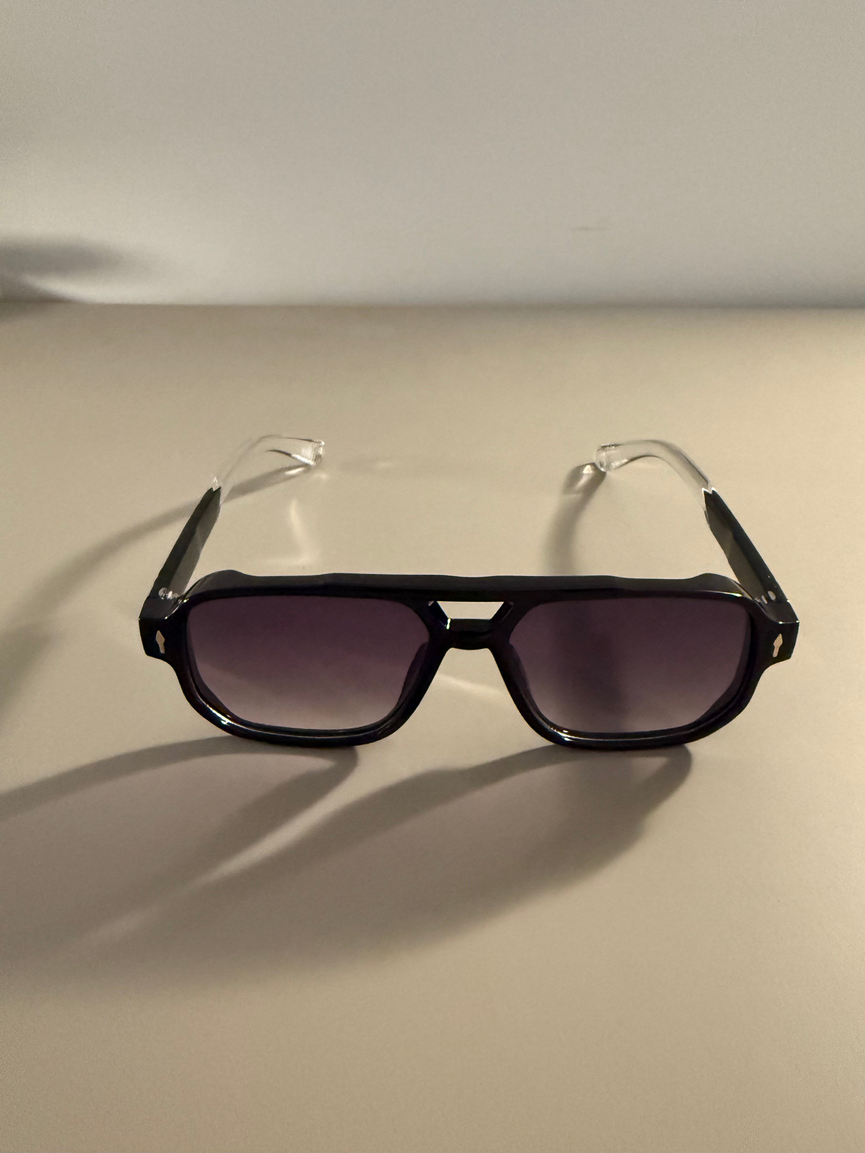 Noir Shade – Klassisch-schwarze Sonnenbrille im minimalistischen Stil