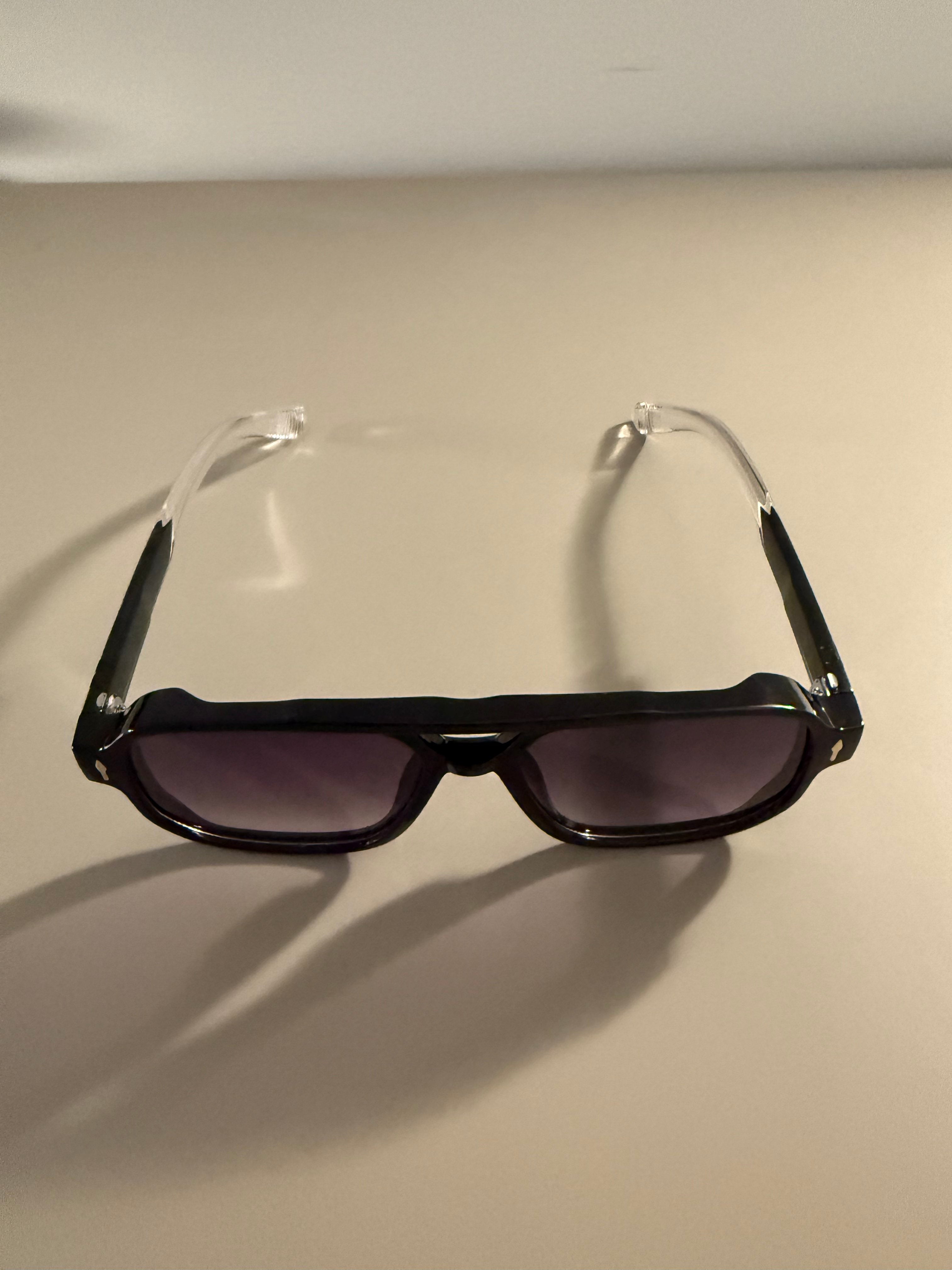 Noir Shade – Klassisch-schwarze Sonnenbrille im minimalistischen Stil