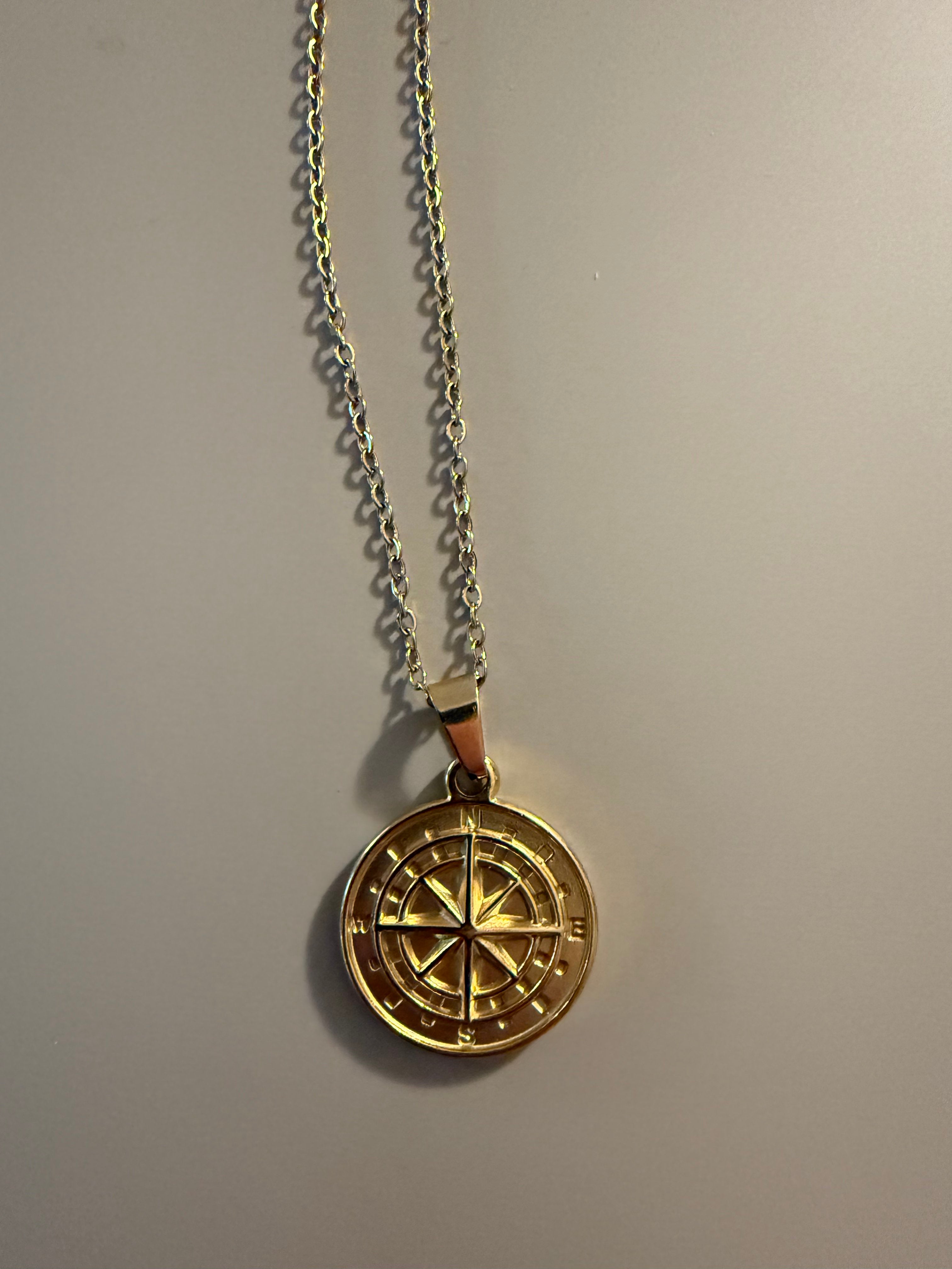 Compass Gold – Edle Kompass-Kette mit Bedeutung