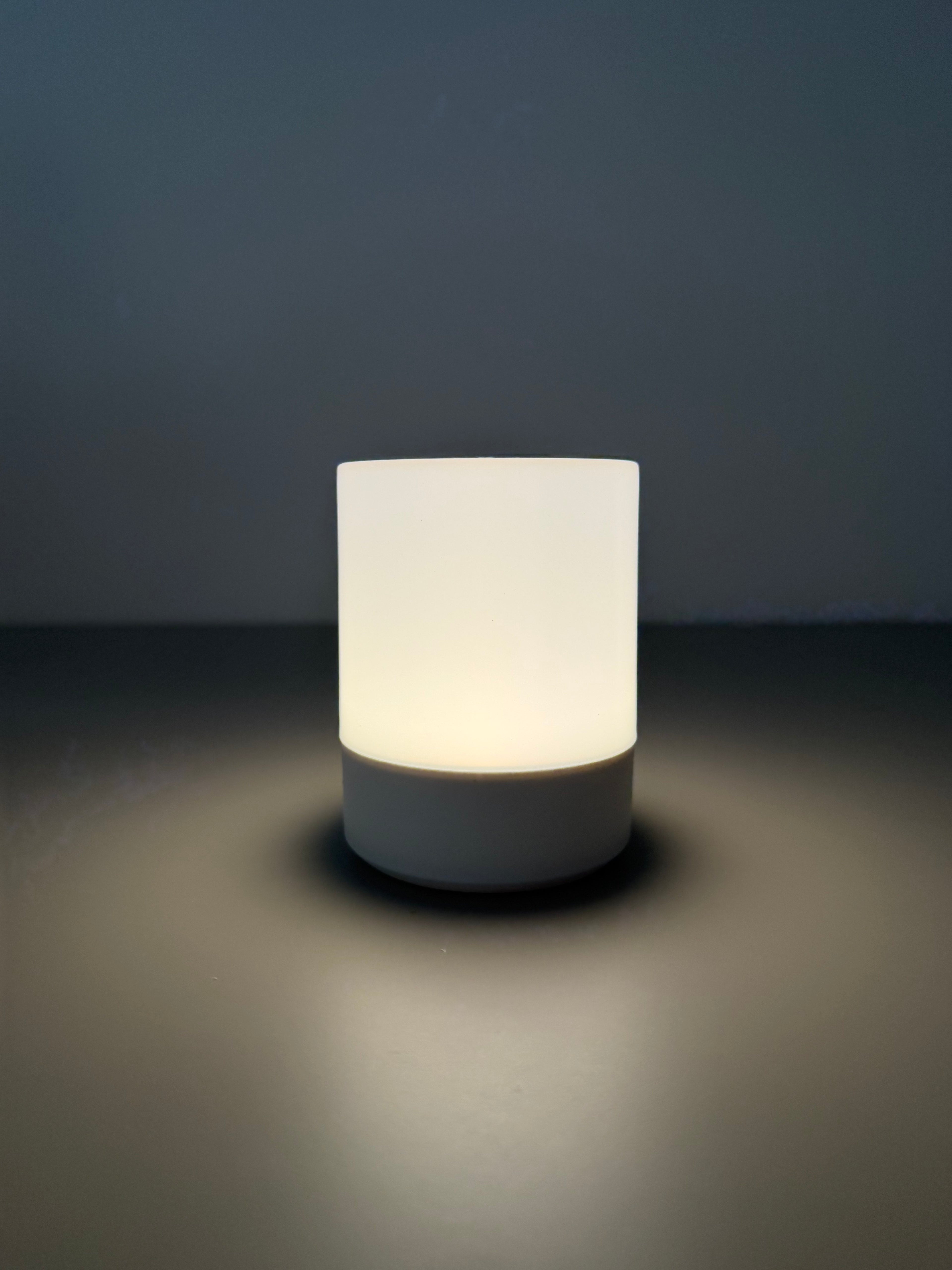 Lumi Pure - Weiße Akku-Nachtlichtlampe