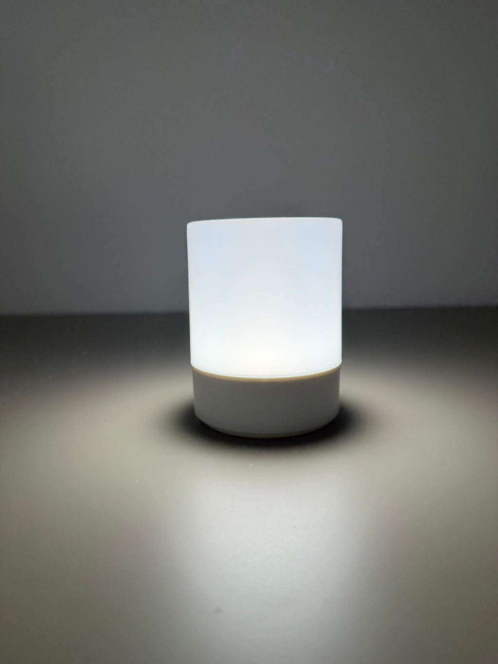 Lumi Pure - Weiße Akku-Nachtlichtlampe