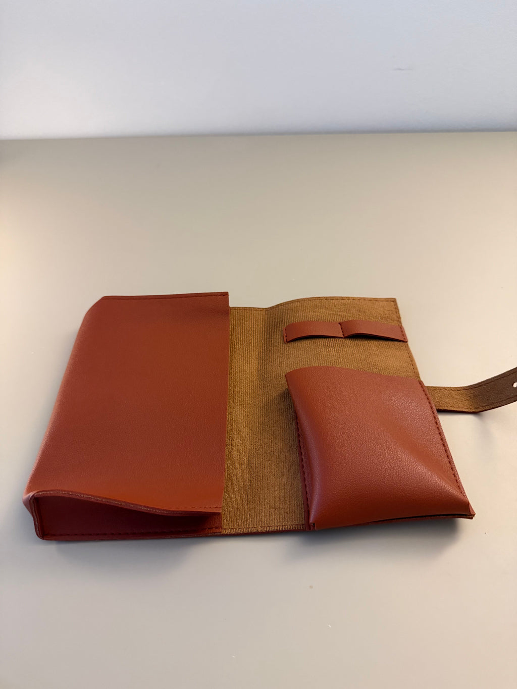 Cable Mate - Braunes Kunstleder-Etui für Ladekabel