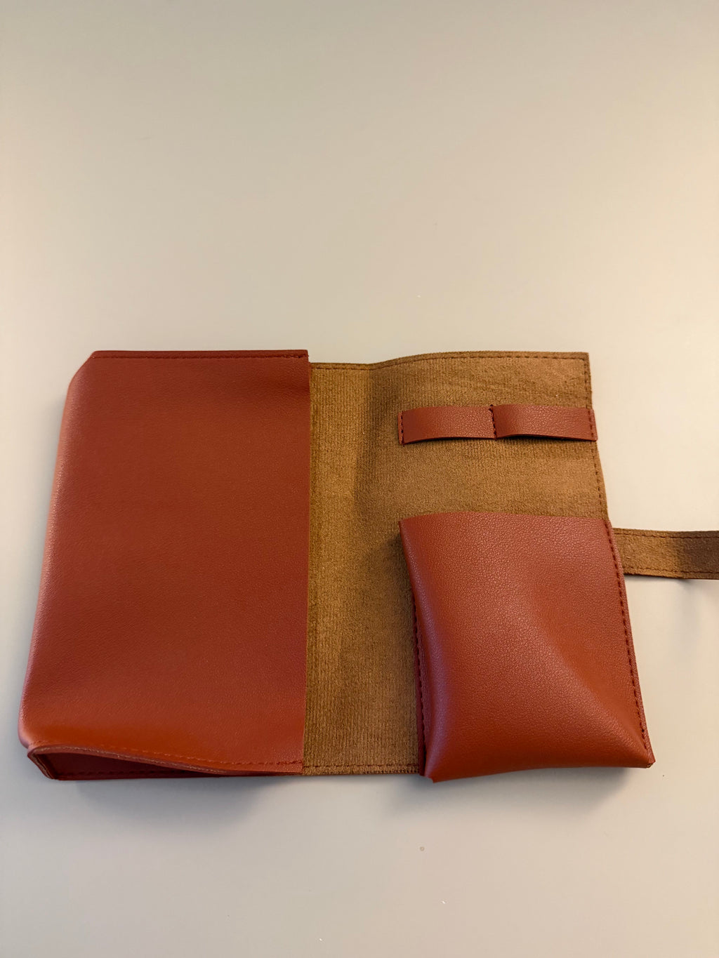 Cable Mate - Braunes Kunstleder-Etui für Ladekabel