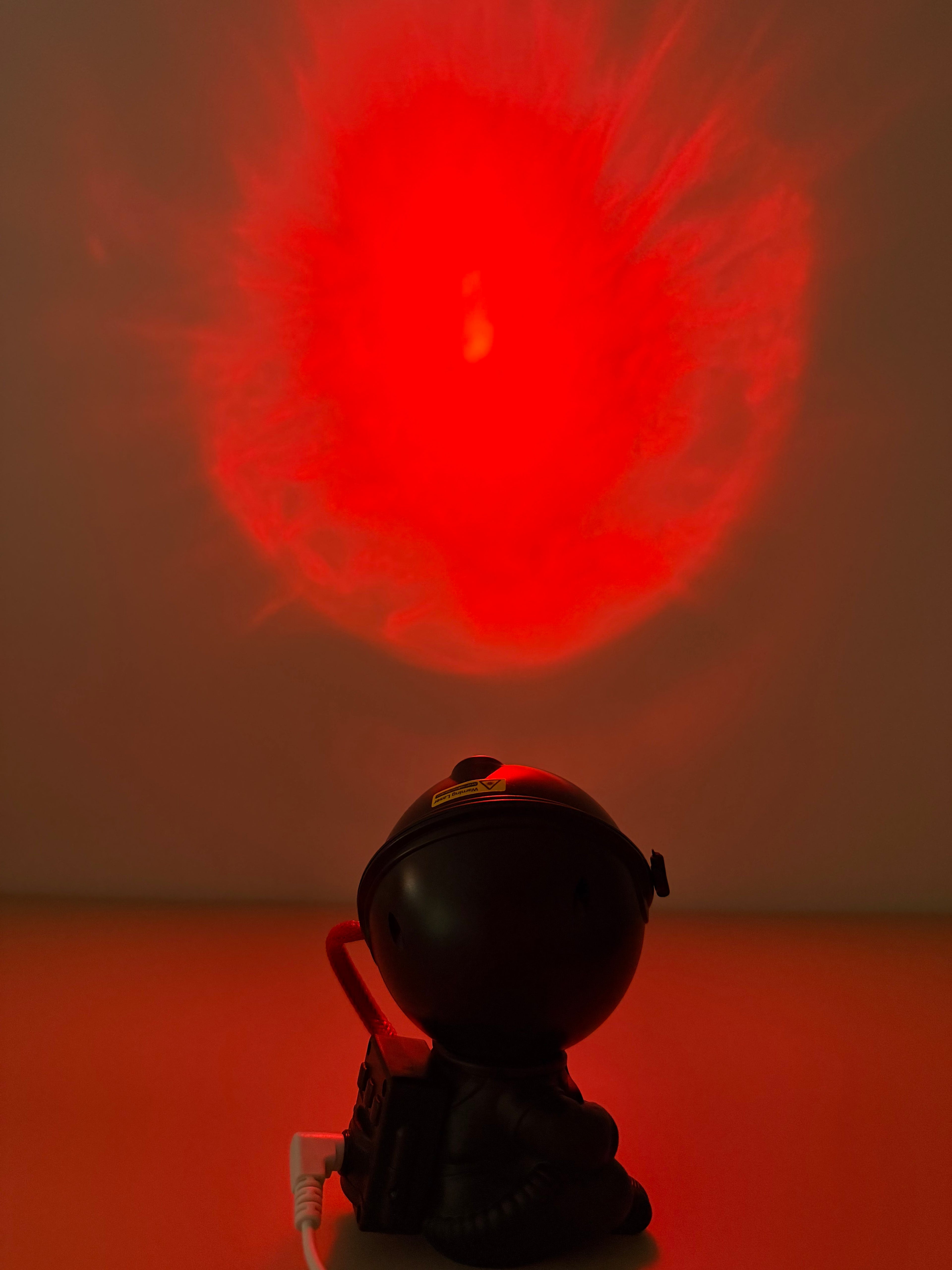 Cosmo Guard - Schwarze Actionfigur mit Kosmos-Projektion