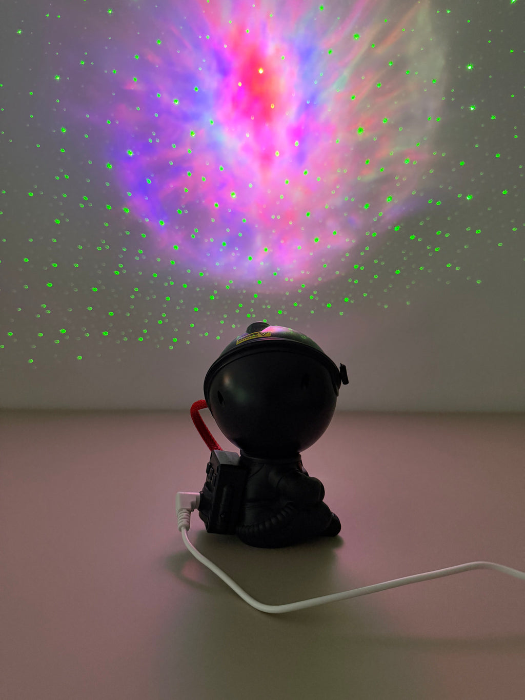 Cosmo Guard - Schwarze Actionfigur mit Kosmos-Projektion