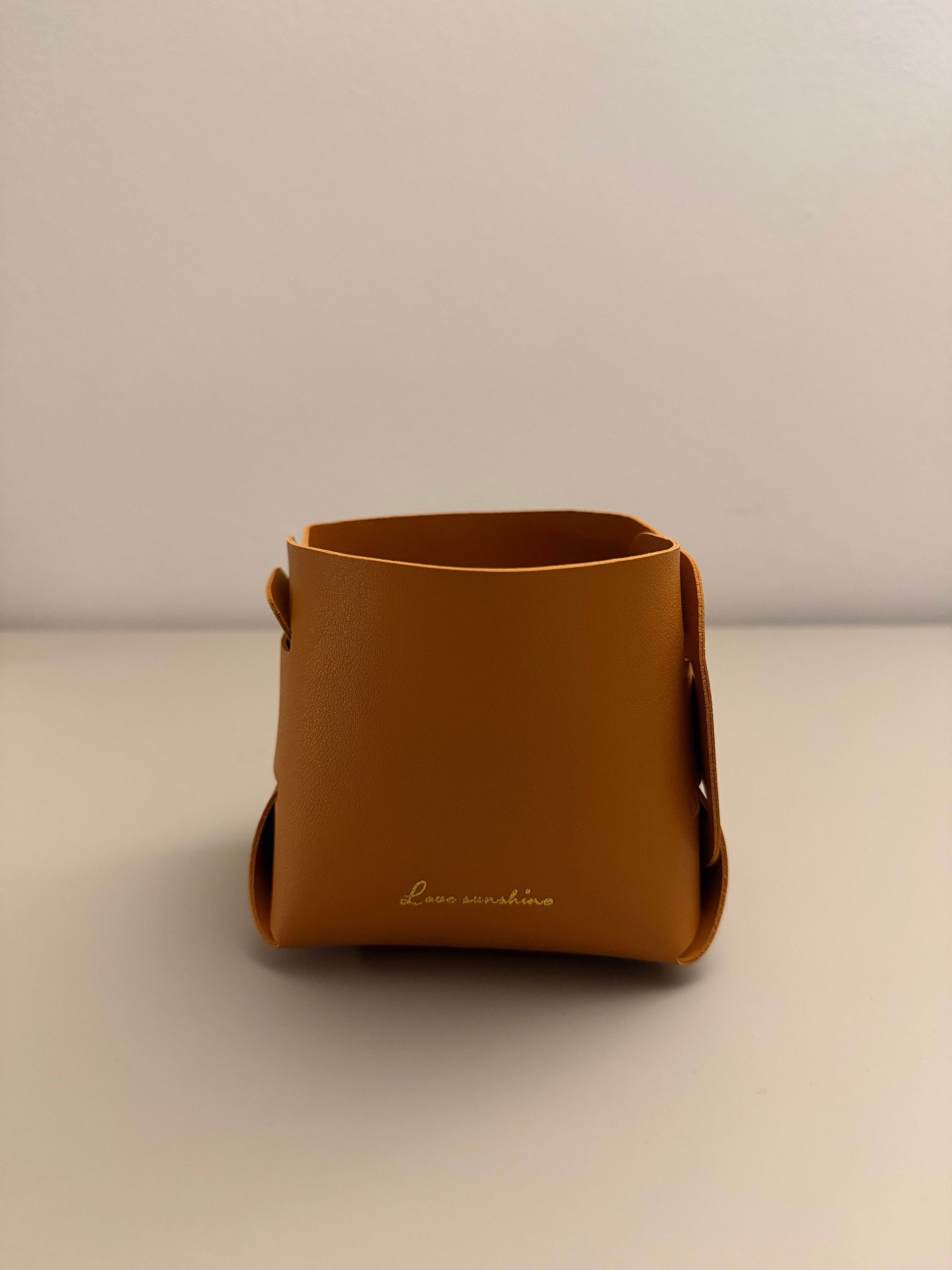 Love Sunshine – Lederoptik-Aufbewahrung in Cognac – Eleganter Organizer mit warmem Design